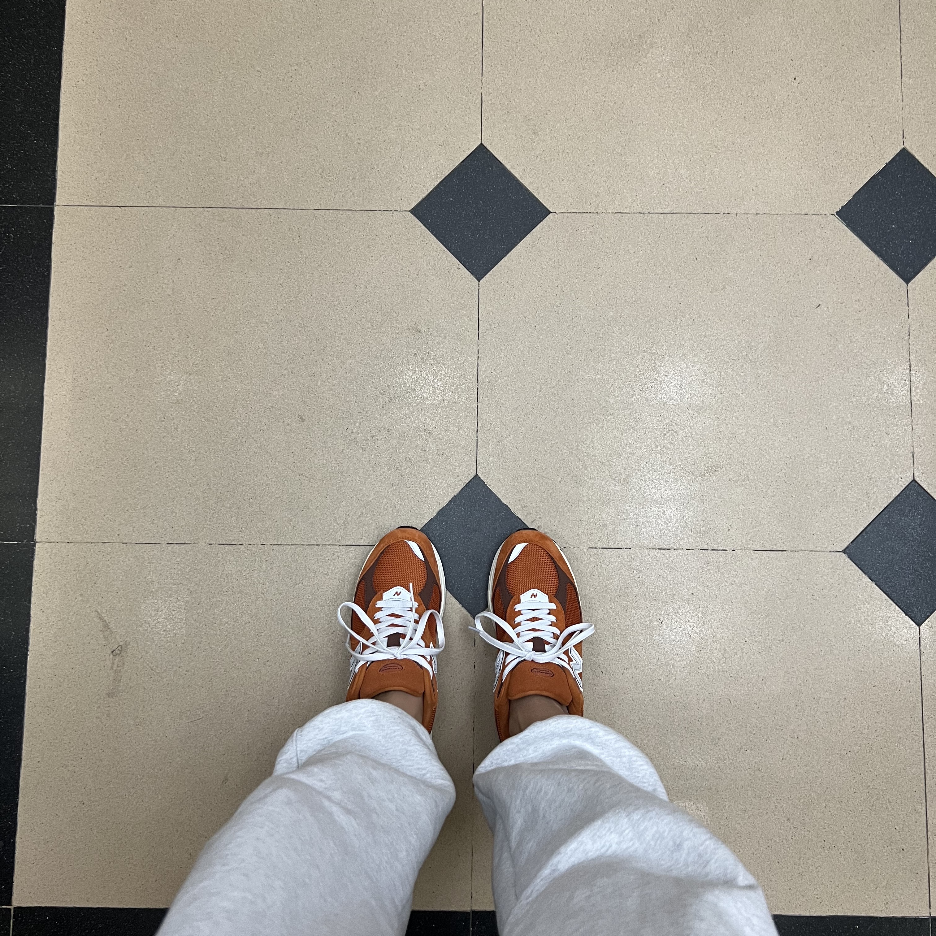 New Balance 2002R Rust Oxide 착용 스타일