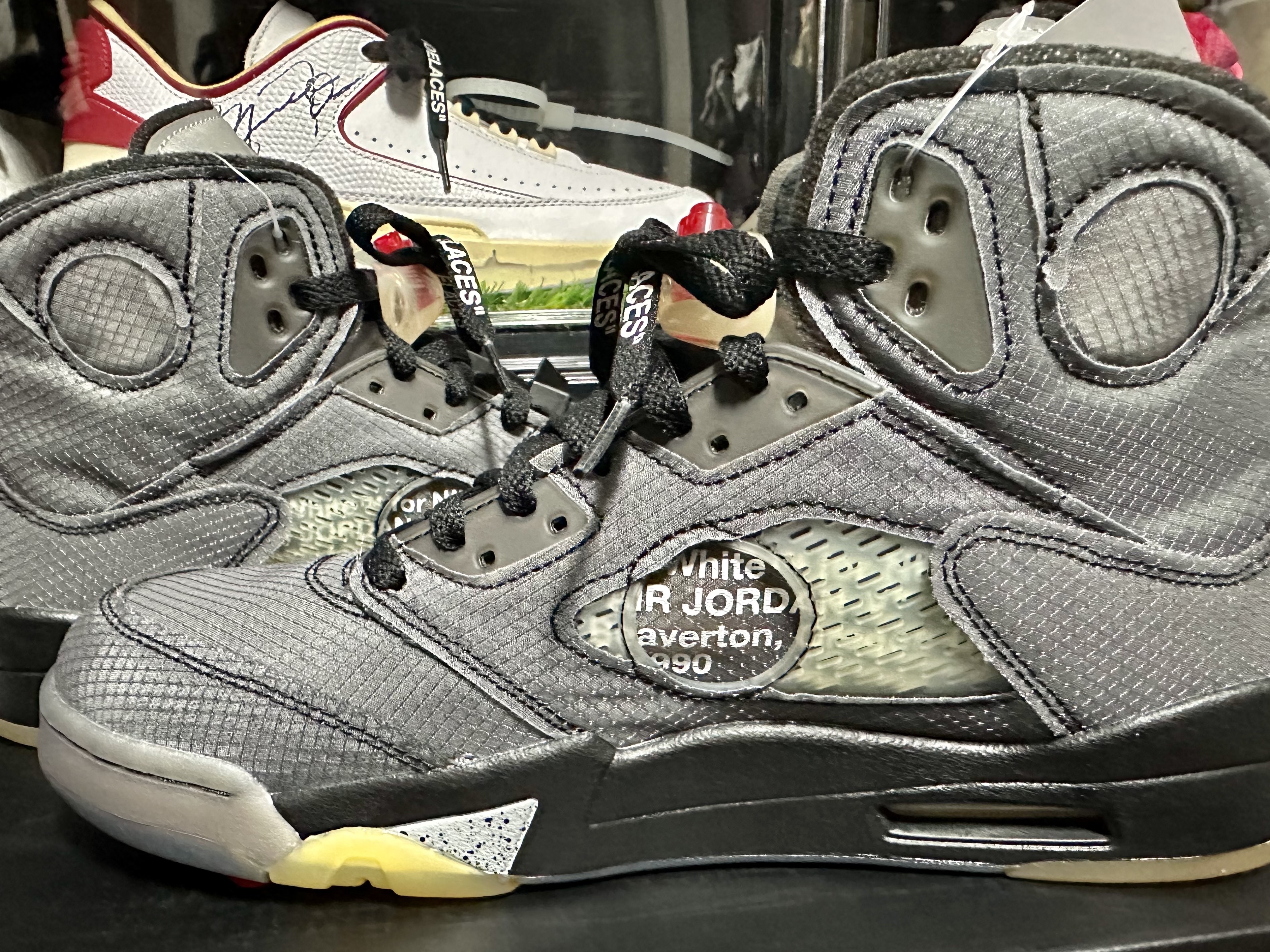 Jordan 5 x Off-White Retro SP Black Muslin, Nike x Peaceminusone Air Force 1 Low Para-Noise 2.0 착용 스타일 - 3
