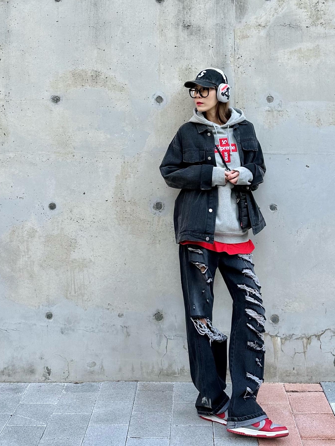 Supreme Kevlar Denim S Logo 6-Panel Black - 22SS, Supreme Cross Box Logo Hooded Sweatshirt Heather Grey - 20FW 착용 스타일 - 4