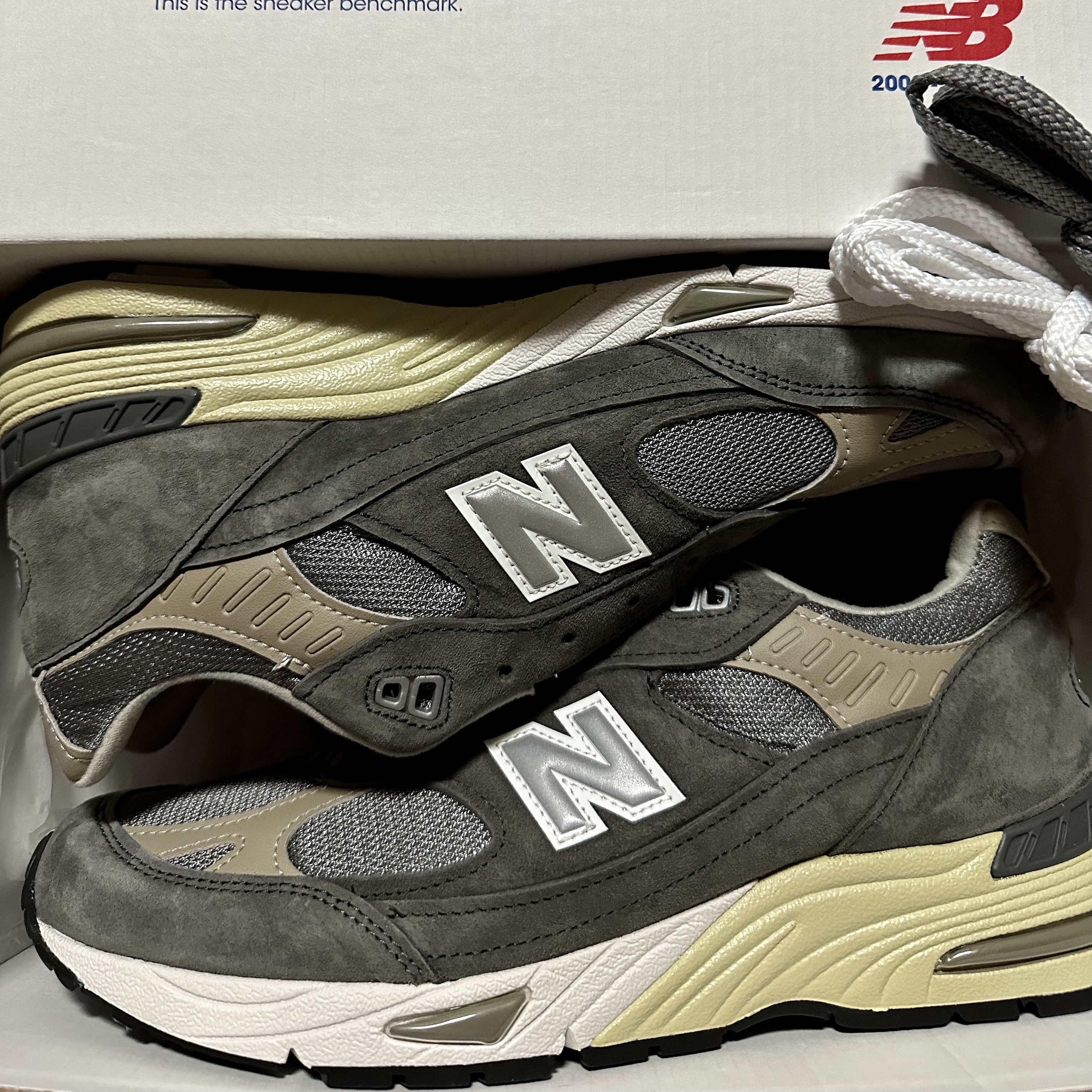 New Balance 991 Made in UK 40th Anniversary Grey 착용 스타일 - 1
