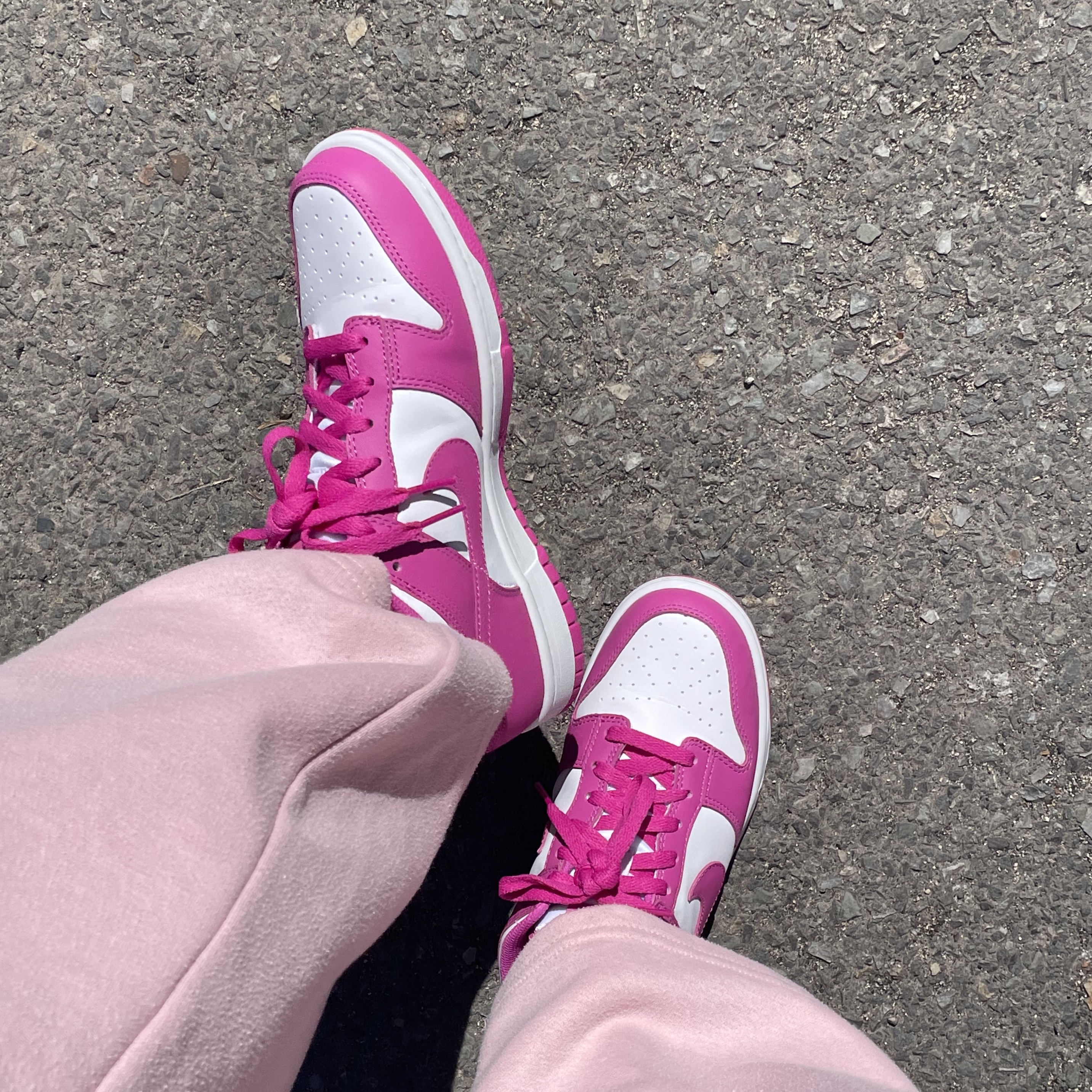 (GS) Nike Dunk Low White Active Fuchsia 착용 스타일 - 2