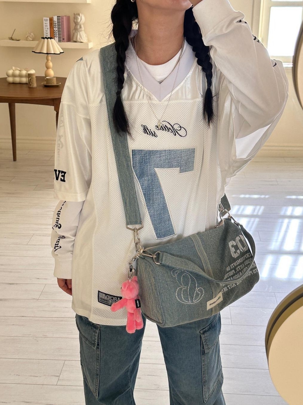 2000Archives Roses Denim Ball Cap, 2000Archives Football T-Shirt Denim 착용 스타일 - 3