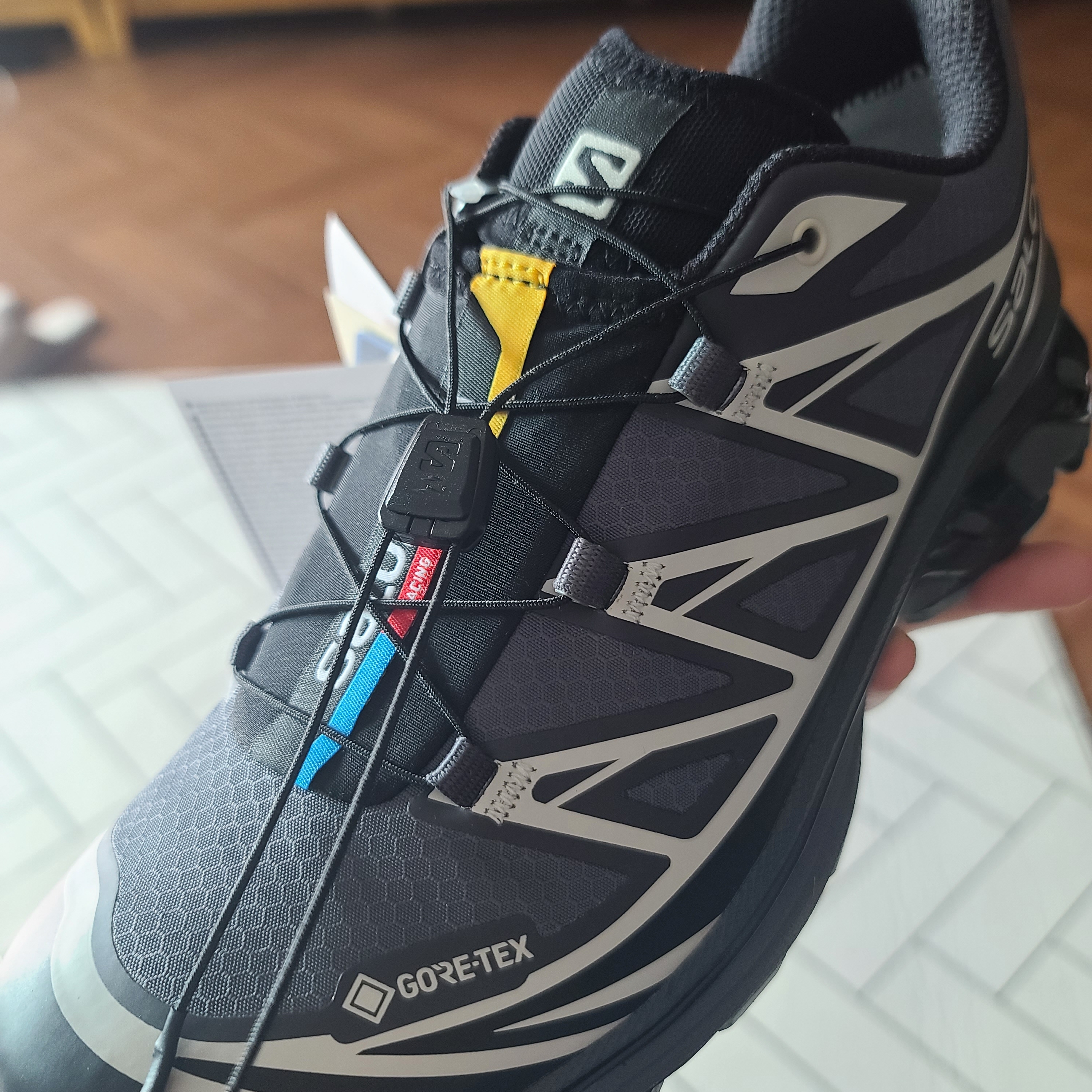 Salomon XT-6 Gore-Tex Black Ebony 착용 스타일 - 2