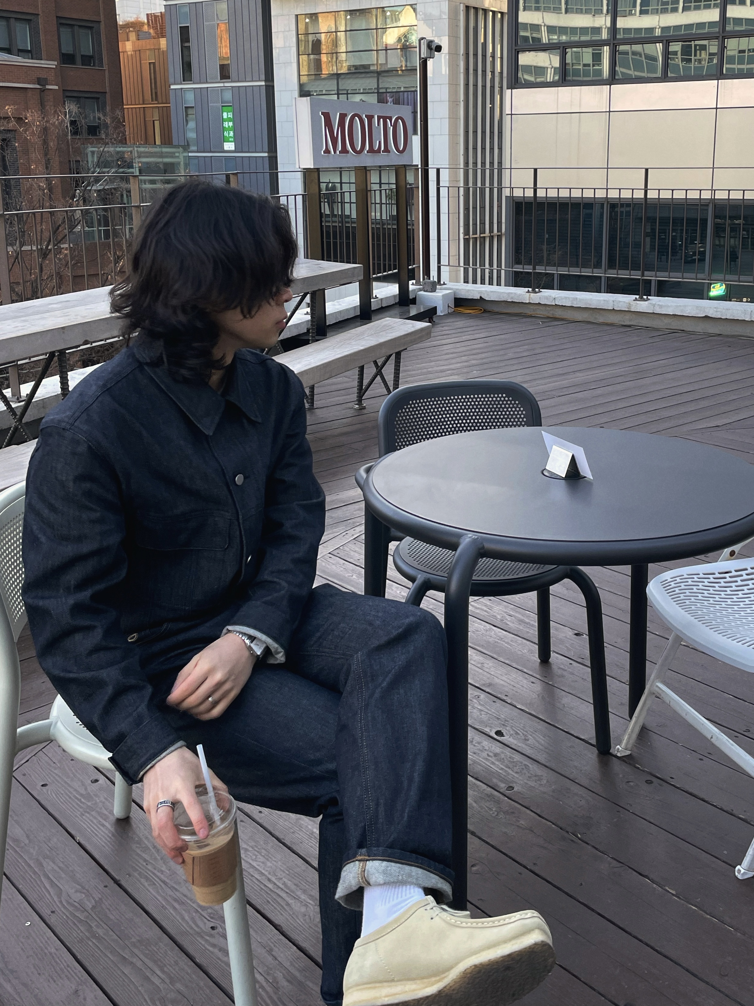 Clarks Wallabee Maple Suede, Gucci Ring with Double G Silver 착용 스타일 - 1