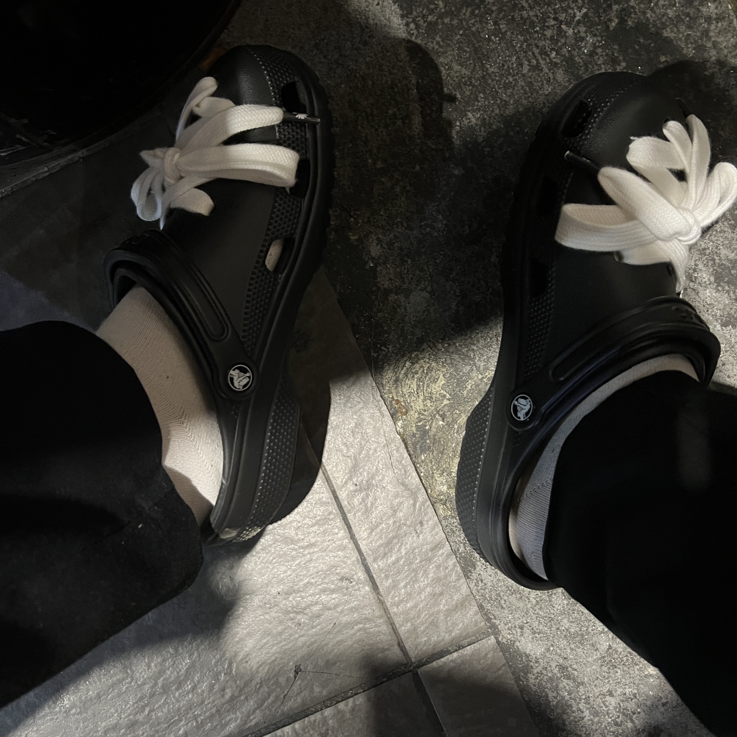 Crocs Classic Clog Black 착용 스타일