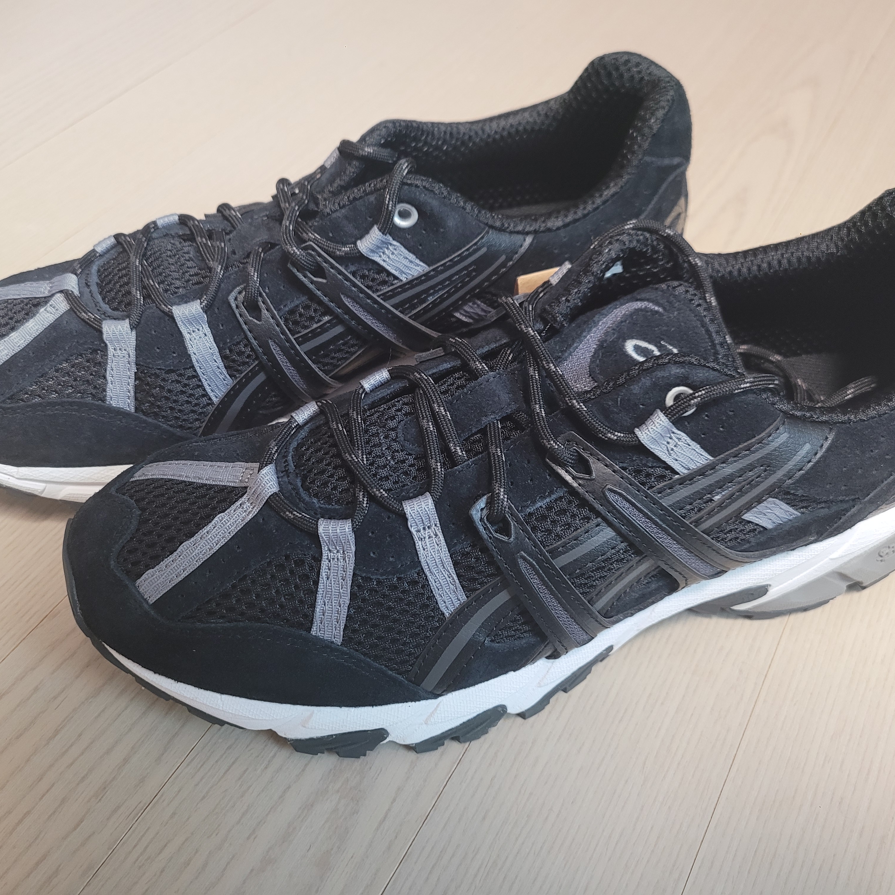 Asics Gel-Sonoma 15-50 Black Clay Grey 착용 스타일