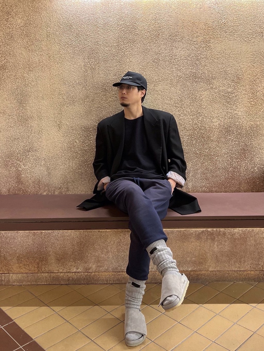 Fear of God x Birkenstock Los Feliz Suede Cement 착용 스타일
