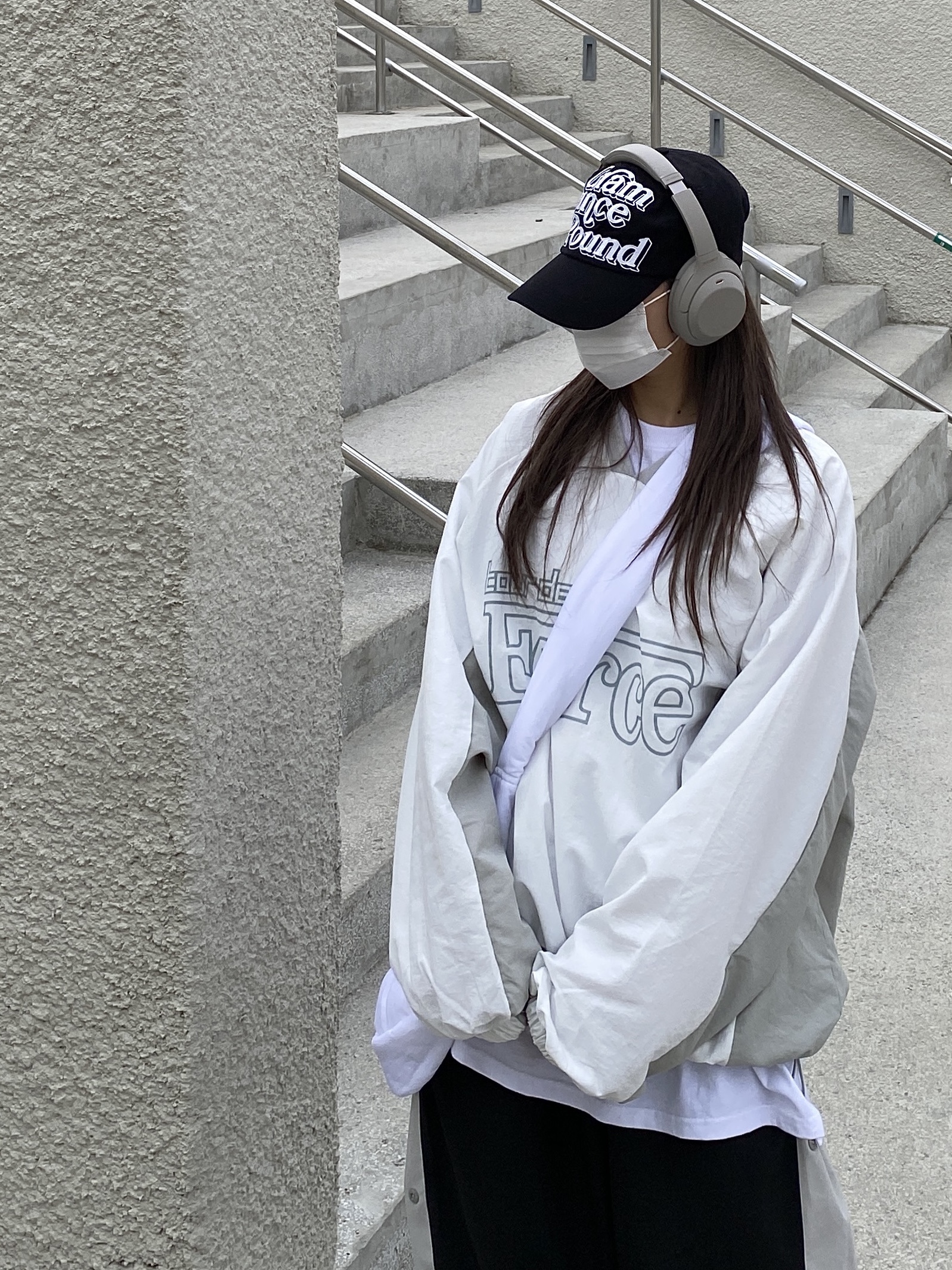 Sony WH-1000XM4 Platinum Silver (Korean Ver.), (W) Nike Air Force 1 '07 Low White 착용 스타일 - 4