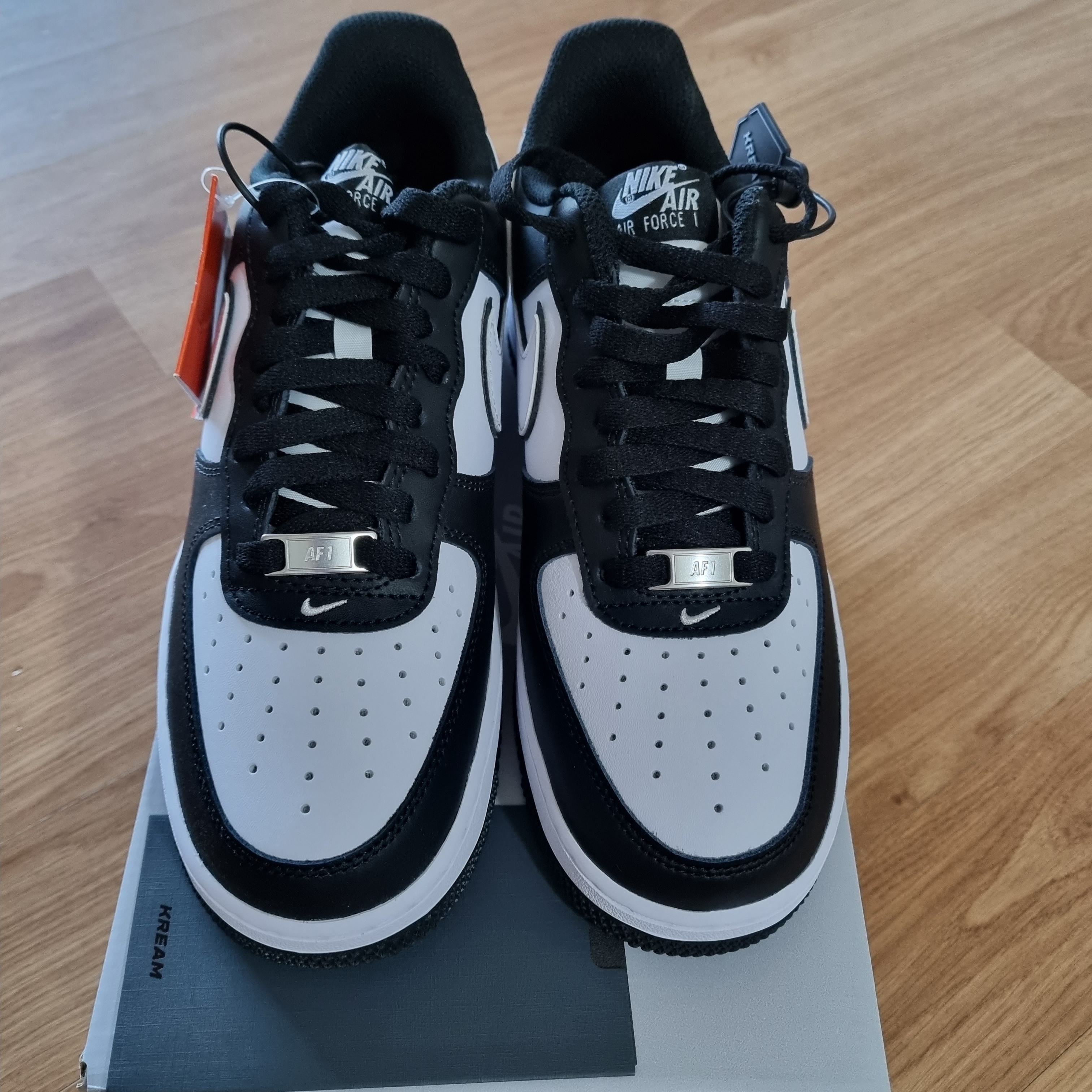 Nike Air Force 1 '07 Black White 착용 스타일 - 2