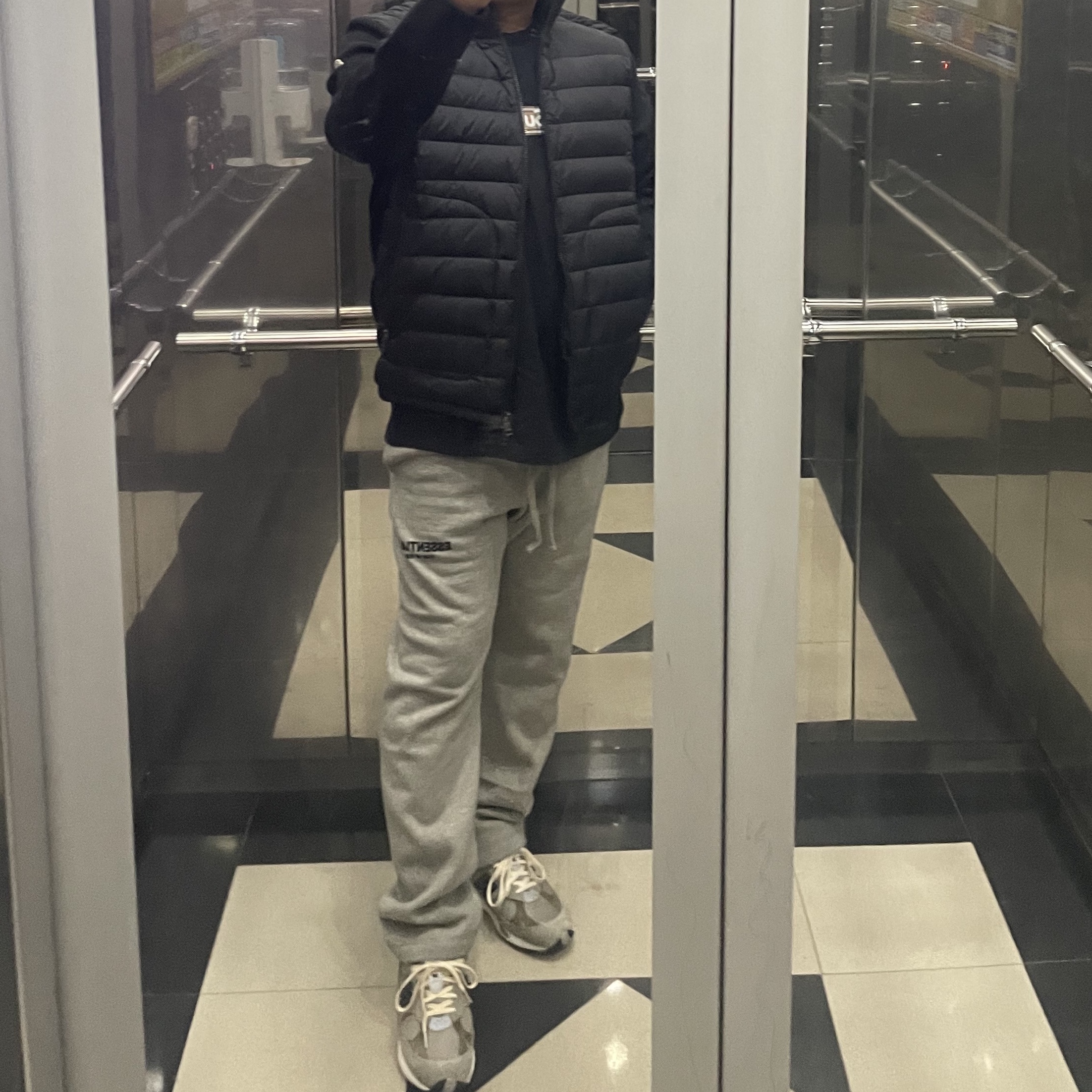 Supreme x Burberry Box Logo T-Shirt Black - 22SS, Moncler Padded Wool Cardigan Black - 22FW 착용 스타일