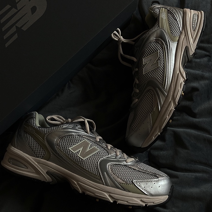 New Balance 530 Earth 착용 스타일 - 1