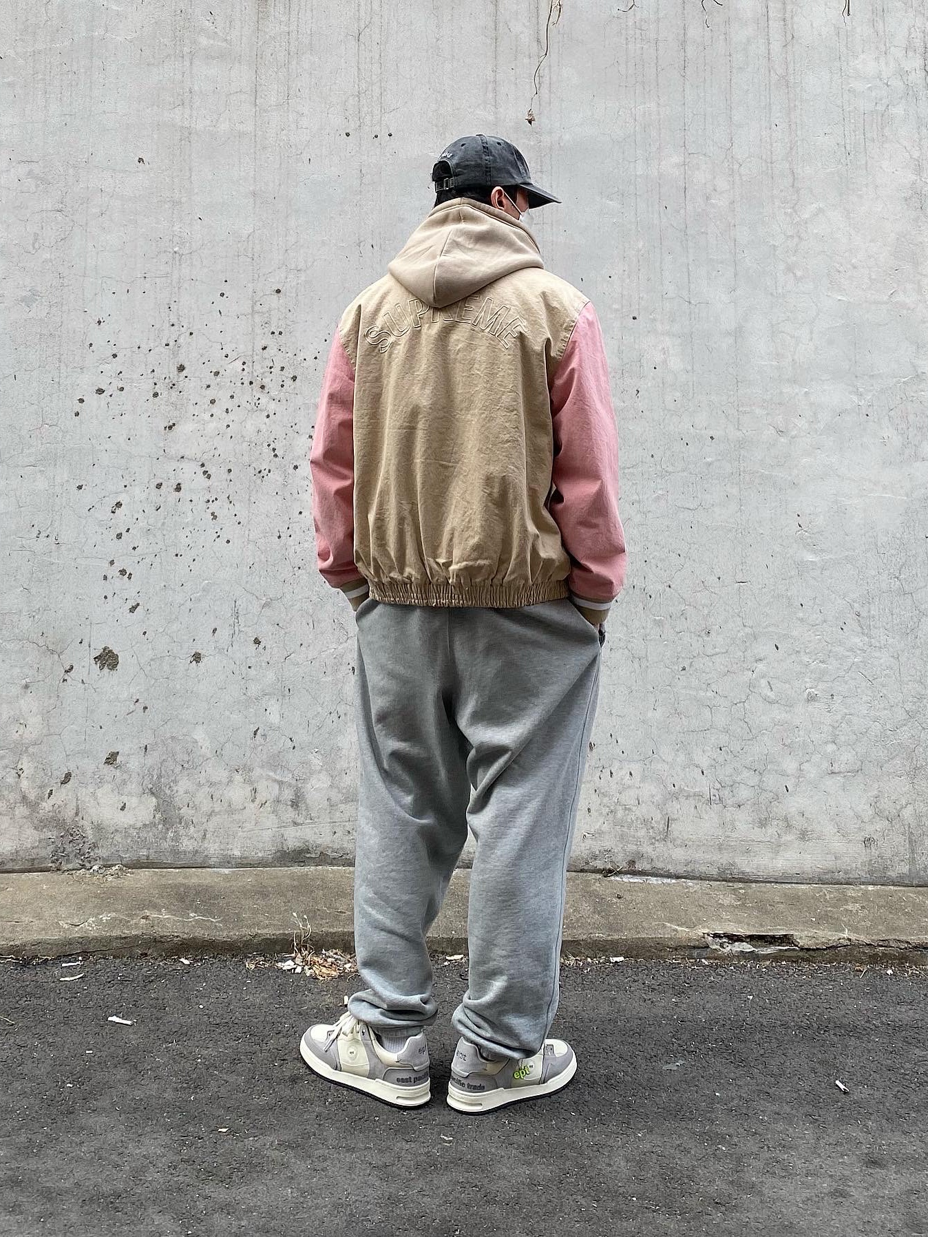 Nike x Stussy NRG ZR Fleece Pants Heather Grey - US/EU, Supreme Pigment Print S Logo 6-Panel Black - 20SS 착용 스타일 - 3