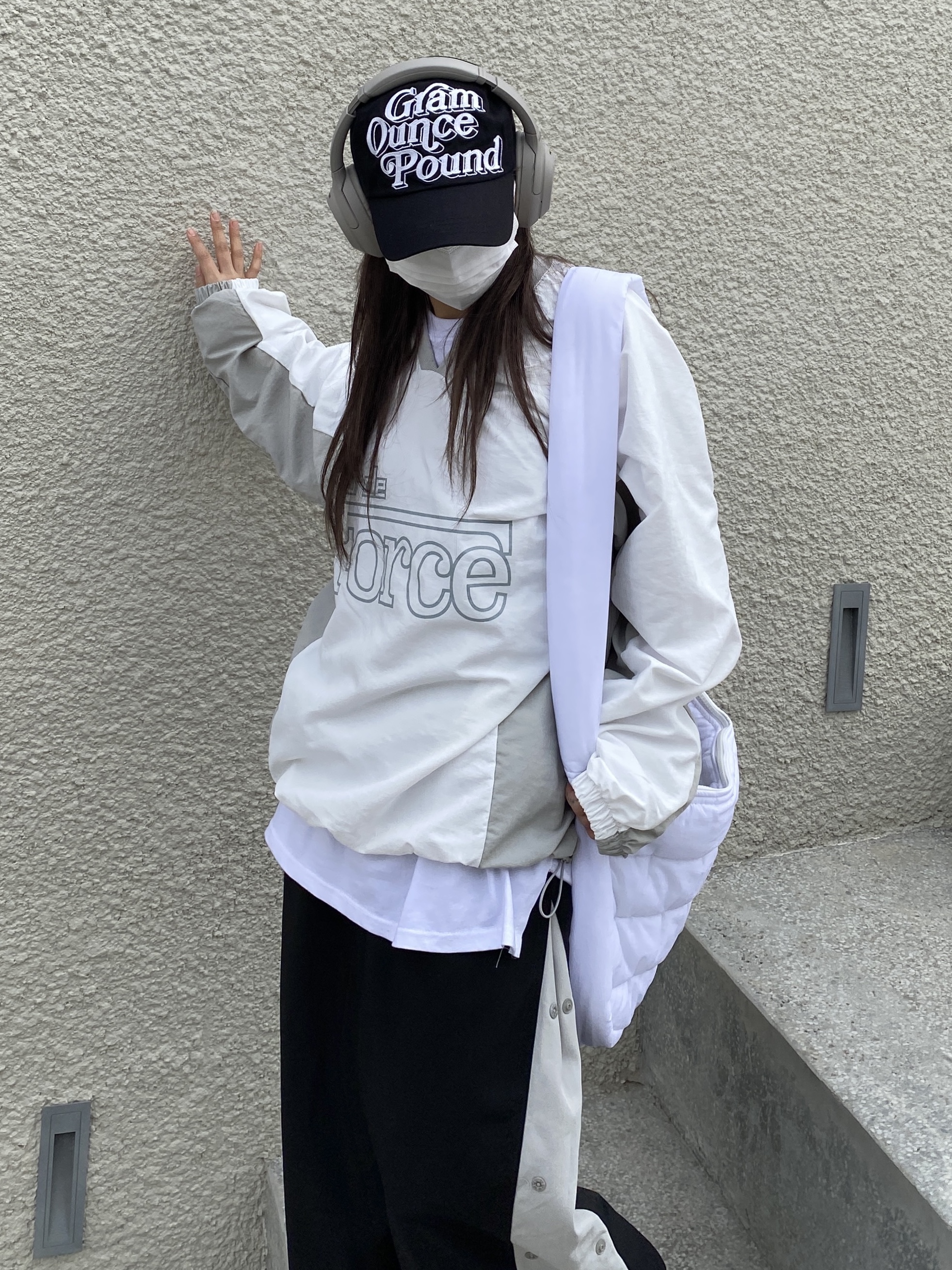 Sony WH-1000XM4 Platinum Silver (Korean Ver.), (W) Nike Air Force 1 '07 Low White 착용 스타일 - 1
