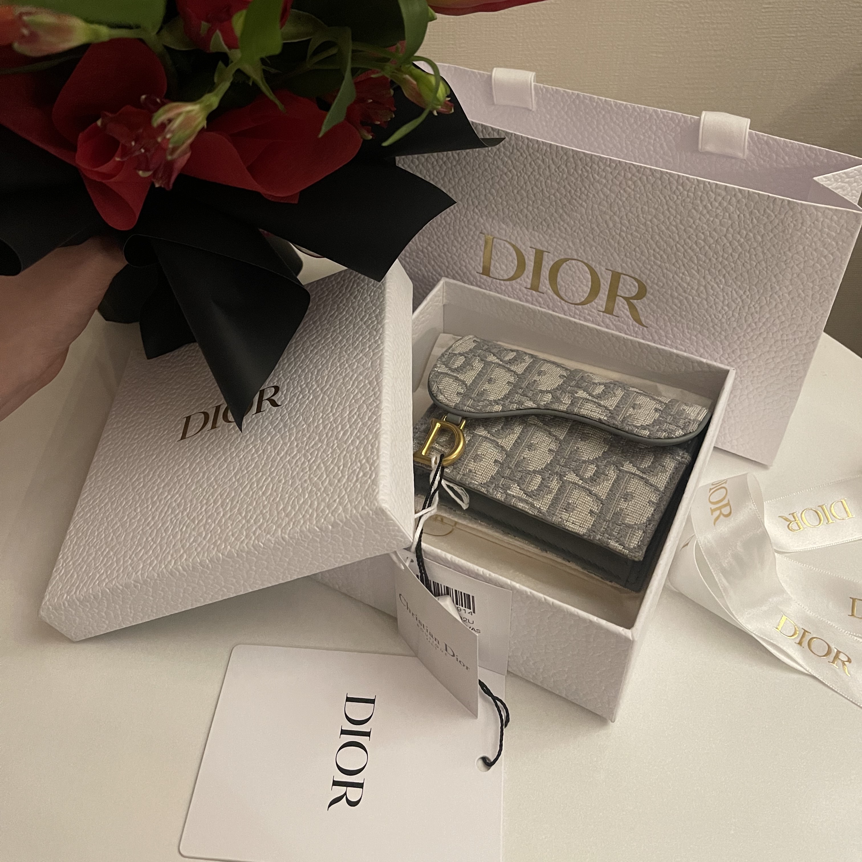 Dior Saddle Flap Card Holder Grey Dior Oblique Jacquard 착용 스타일