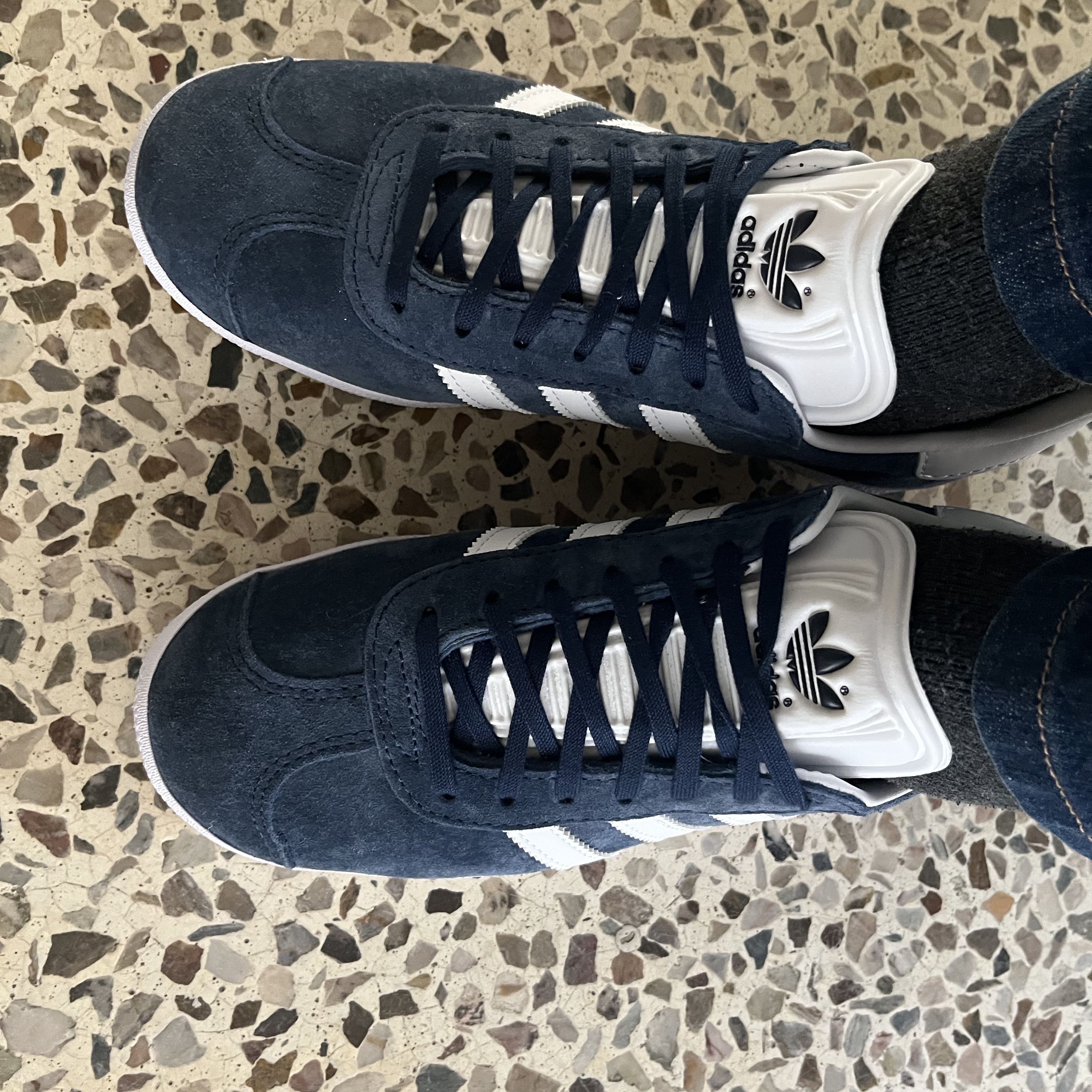 Adidas Gazelle Collegiate Navy 착용 스타일