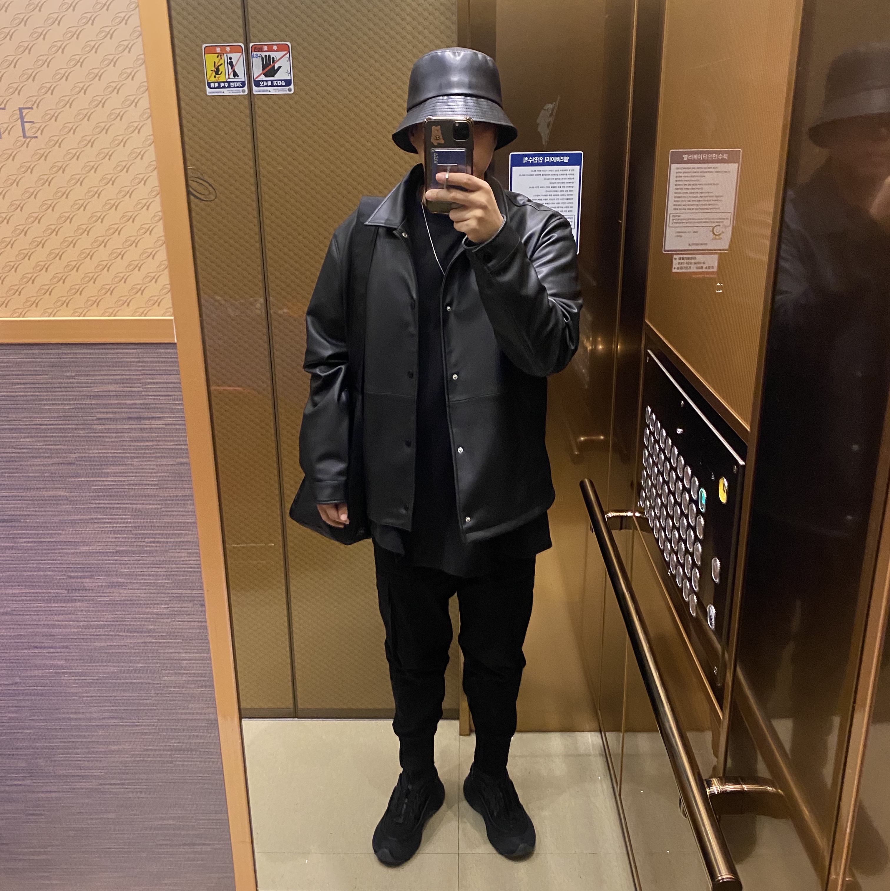 Adidas x Mr. Baeley Ozmorphis Core Black Grey Six 착용 스타일