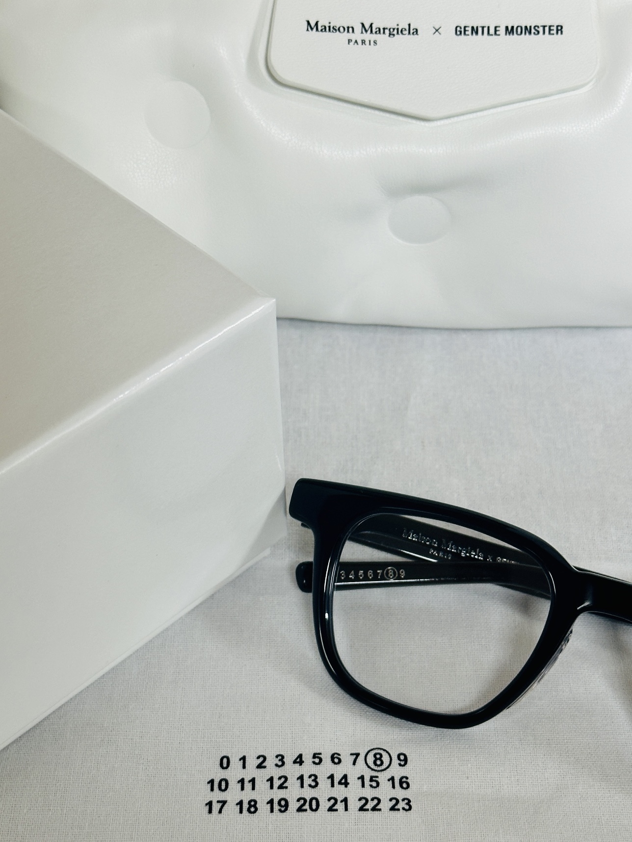 Gentle Monster x Maison Margiela MM010 Clear Black 착용 스타일
