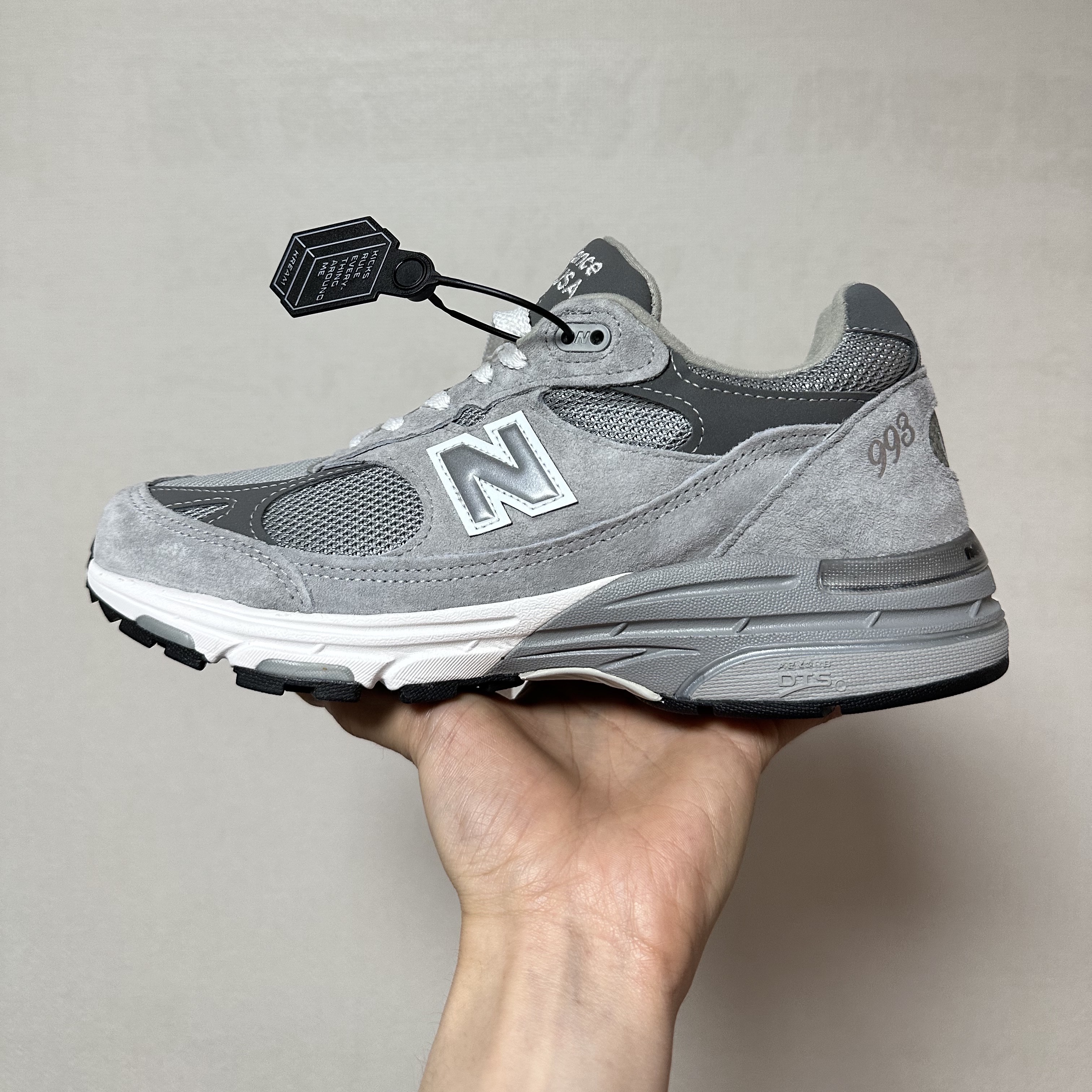 New Balance 993 Made in USA Grey - D Standard, Essentials Coaches Jacket Iron - 22SS 착용 스타일 - 1