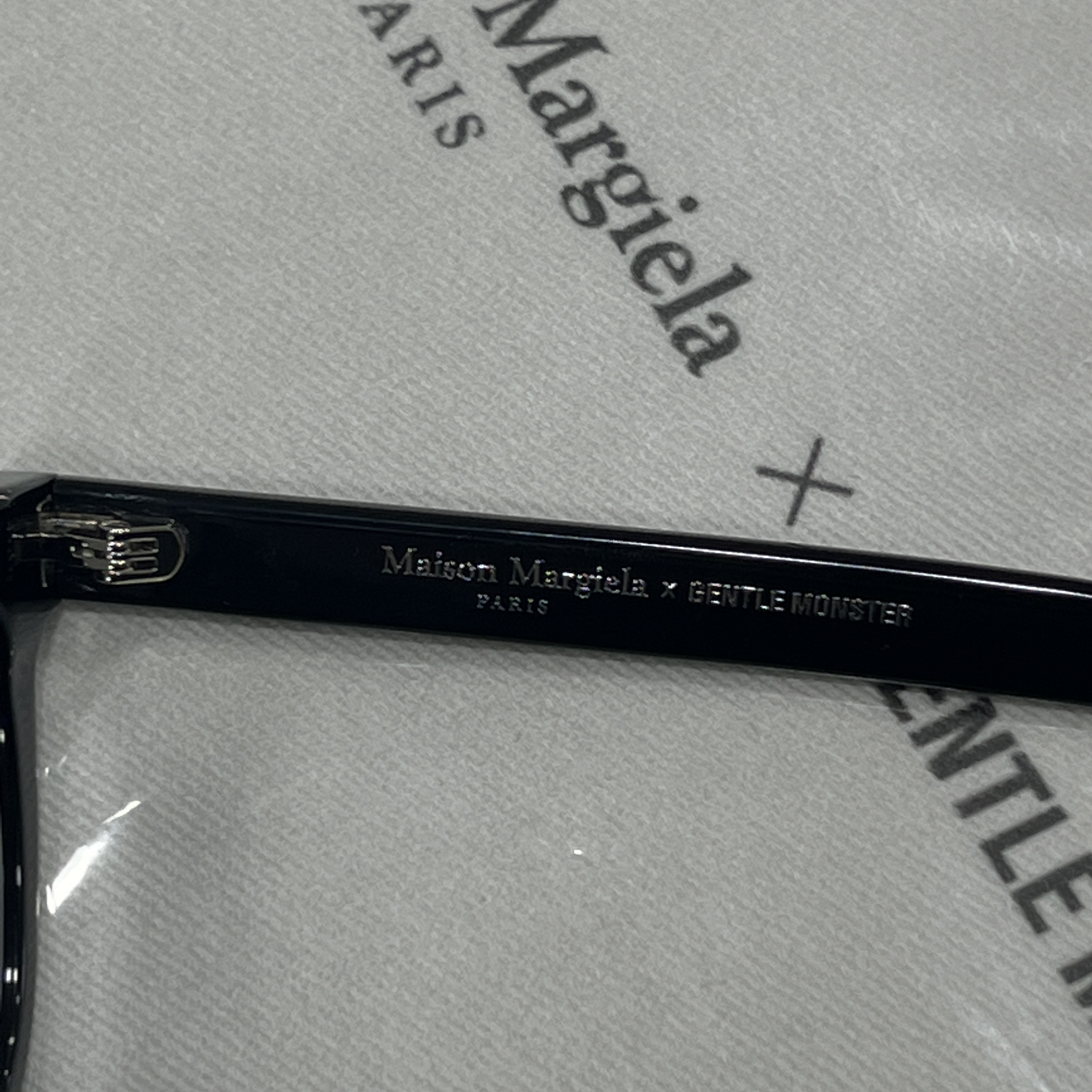 Gentle Monster x Maison Margiela MM010 Clear Black 착용 스타일 - 4