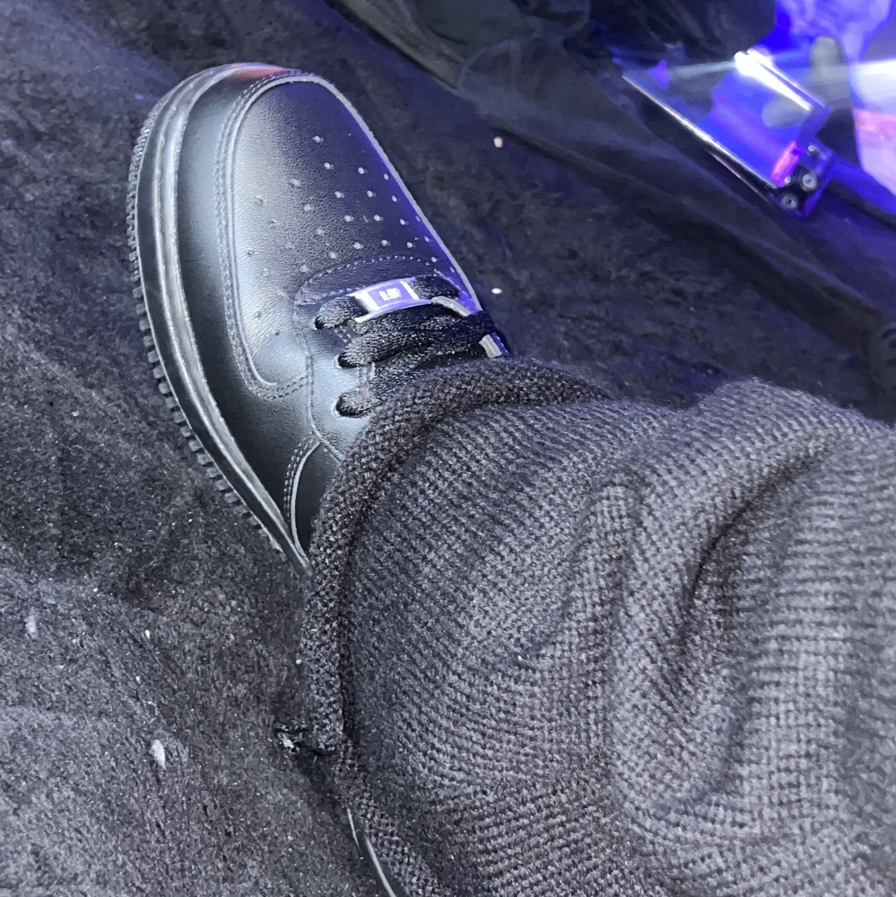 Nike Air Force 1 Mid '07 Black, Nike Air Force 1 '07 Low Triple Black 착용 스타일 - 1