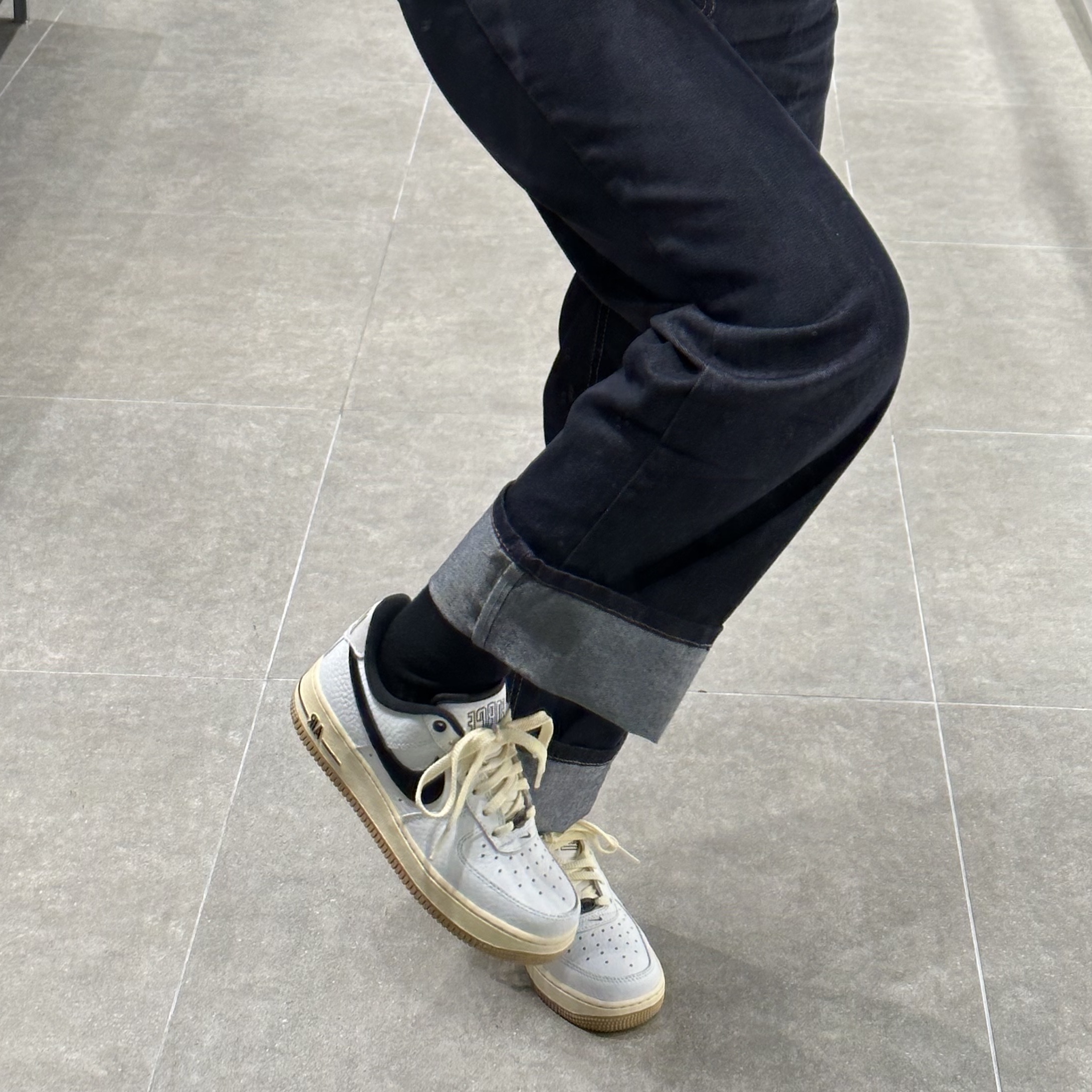 (W) Nike Air Force 1 '07 LX Black and Summit White 착용 스타일