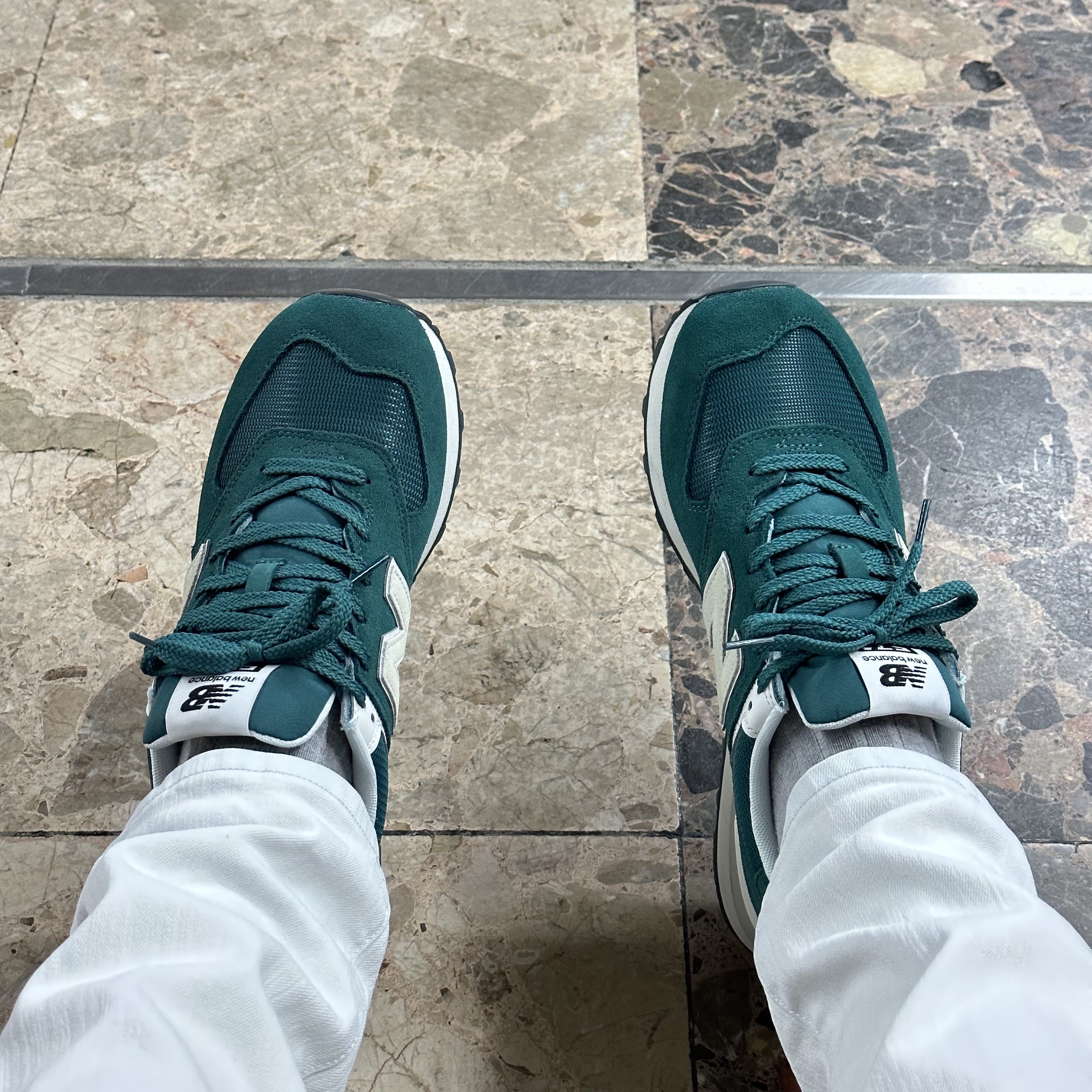 New Balance 574 Classics Reimagined Green 착용 스타일 - 5