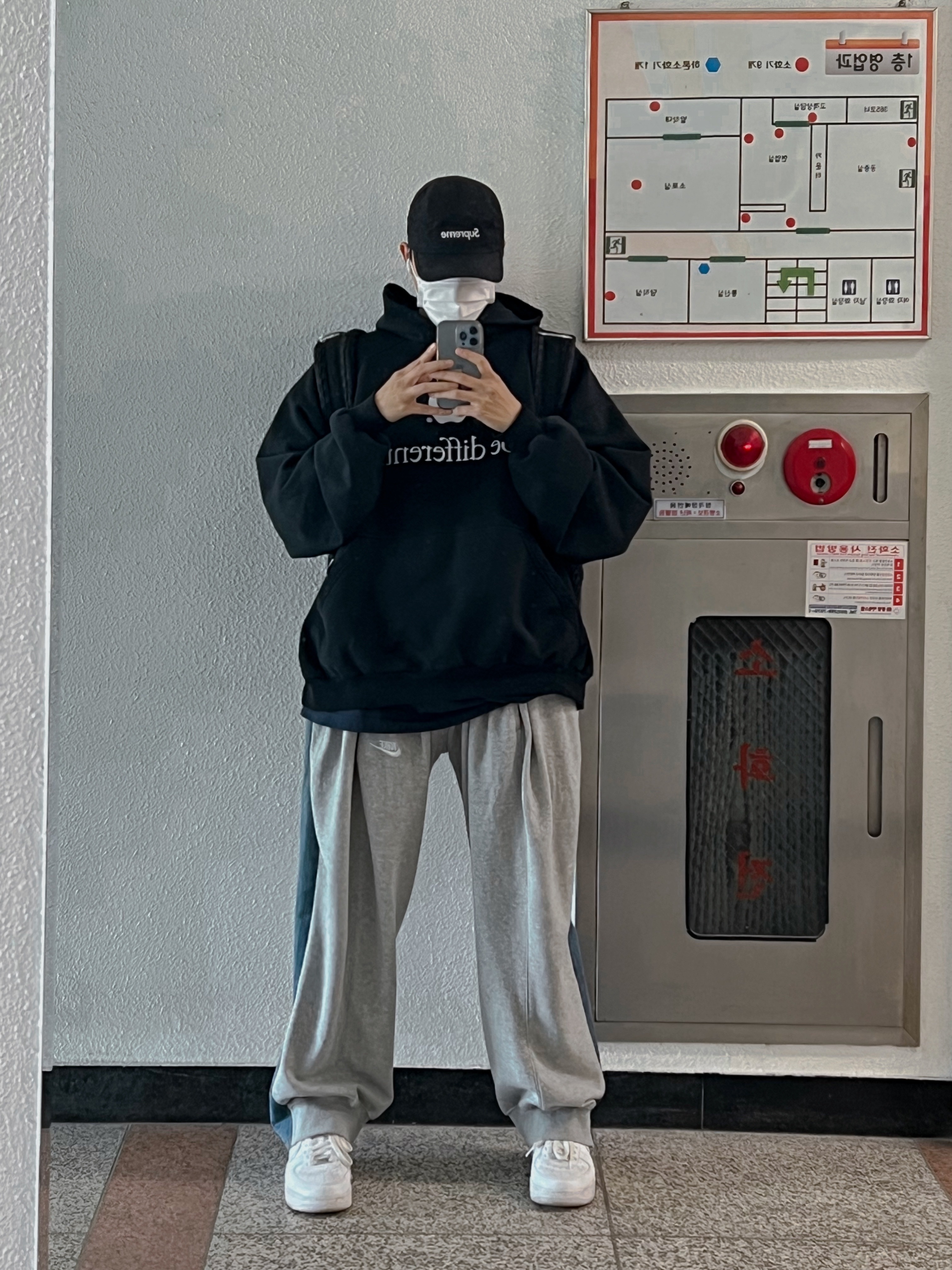 Nike x Supreme Air Force 1 Low White, Supreme Waxed Cotton Camp Cap Black - 21FW 착용 스타일 - 1