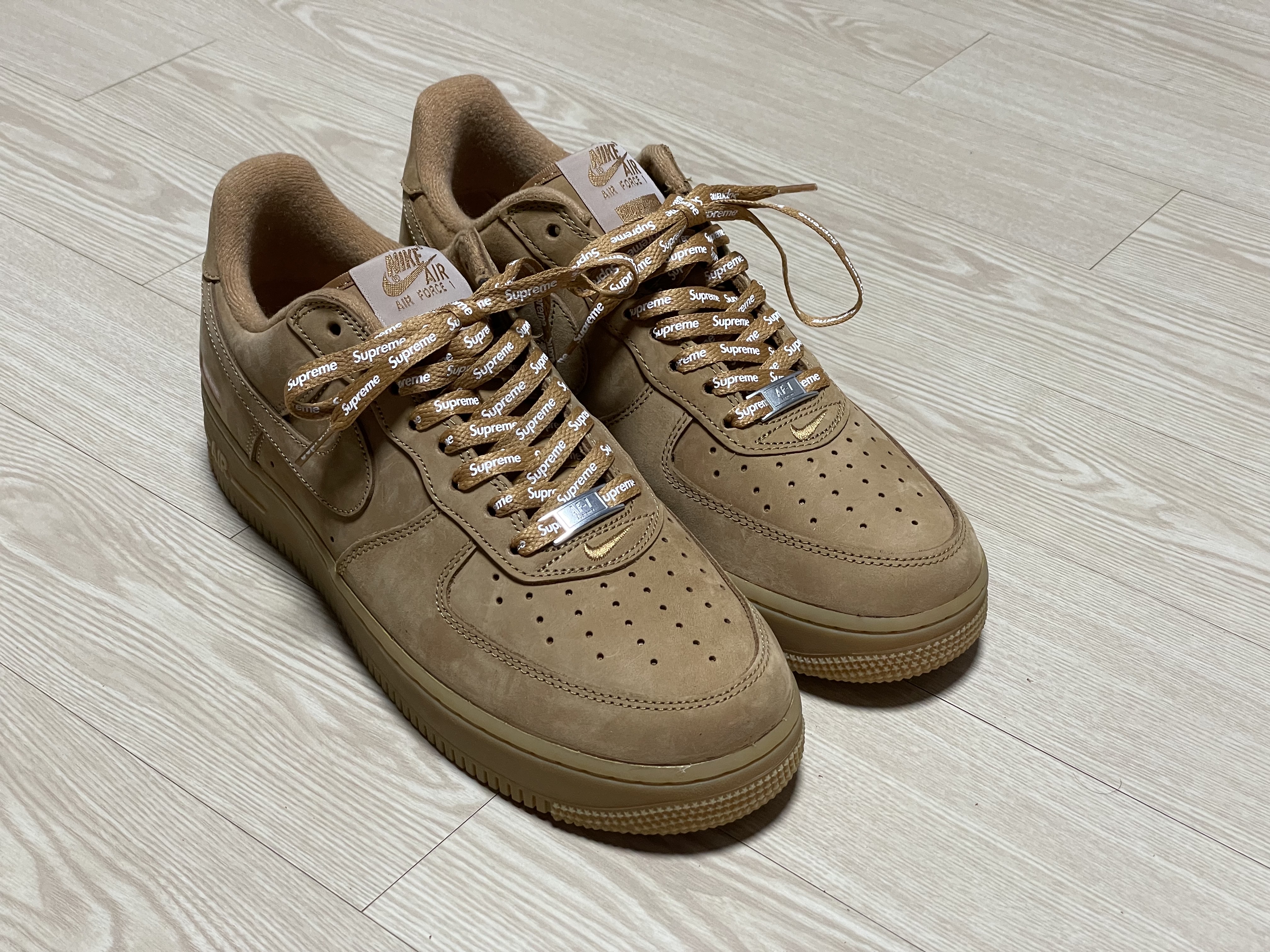 Nike x Supreme Air Force 1 Low Flax 착용 스타일