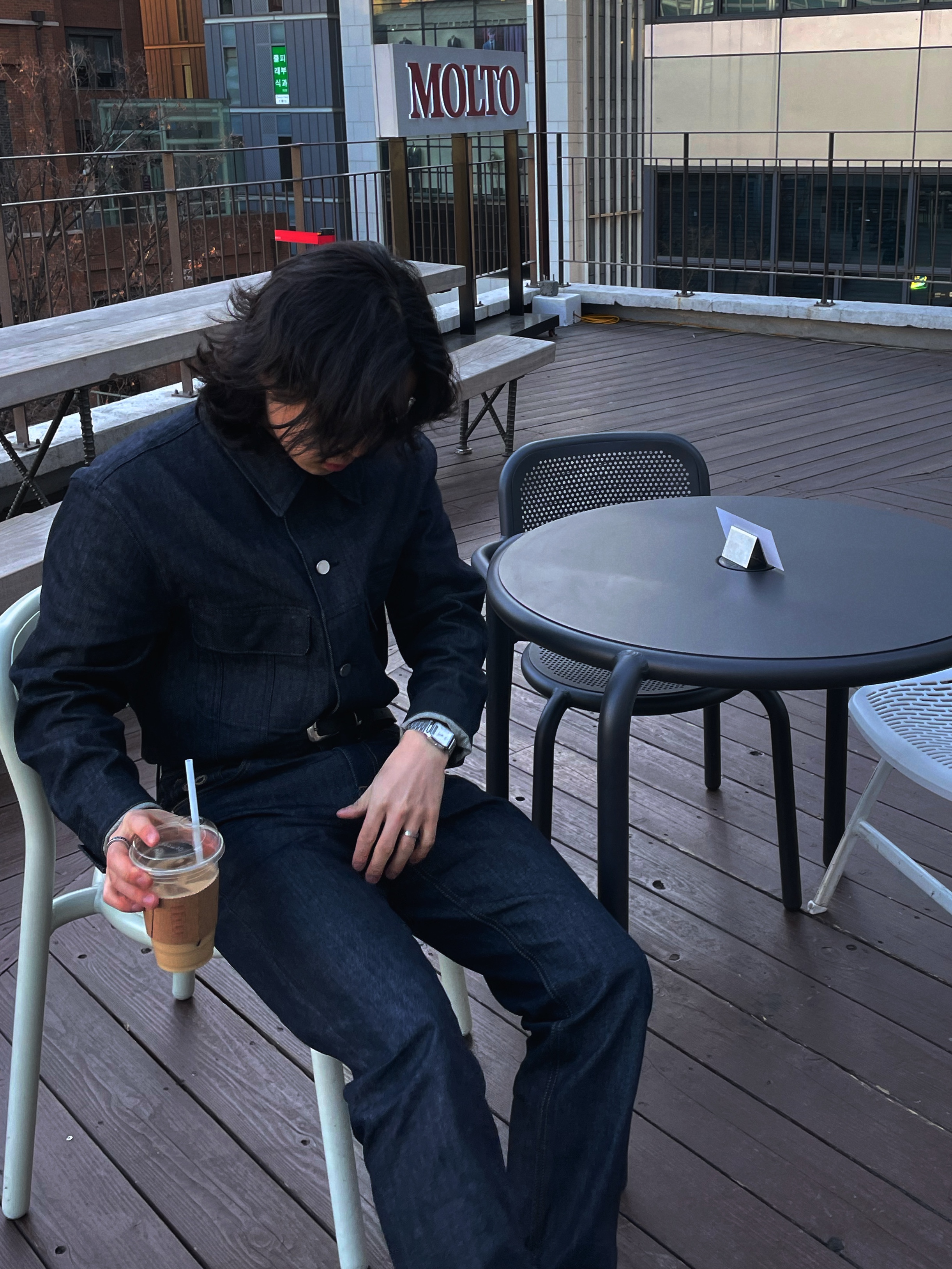 Clarks Wallabee Maple Suede, Gucci Ring with Double G Silver 착용 스타일 - 4