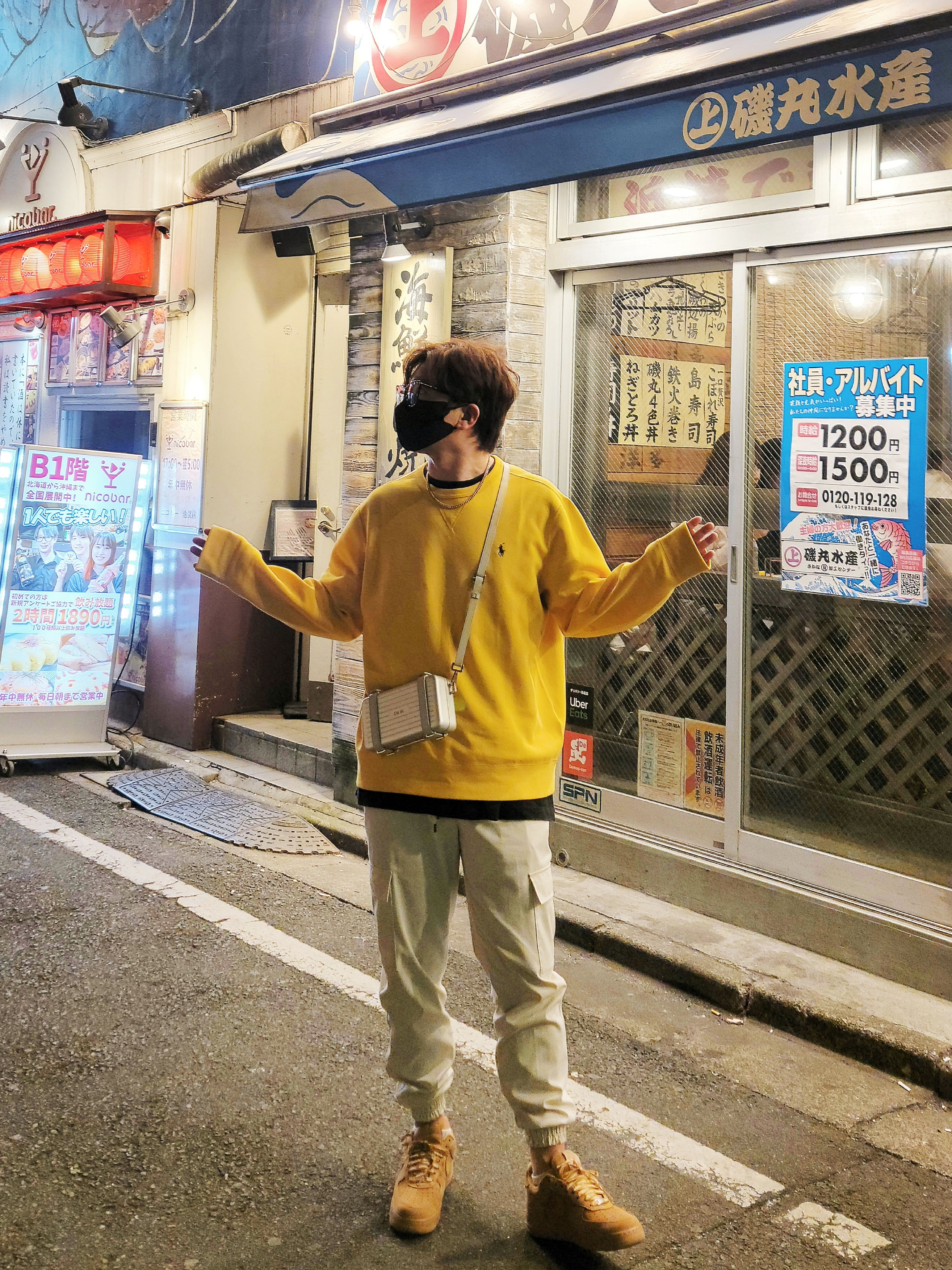 Nike x Supreme Air Force 1 Low Flax, Rimowa x Dior Personal Clutch Aluminium Gray 착용 스타일 - 1