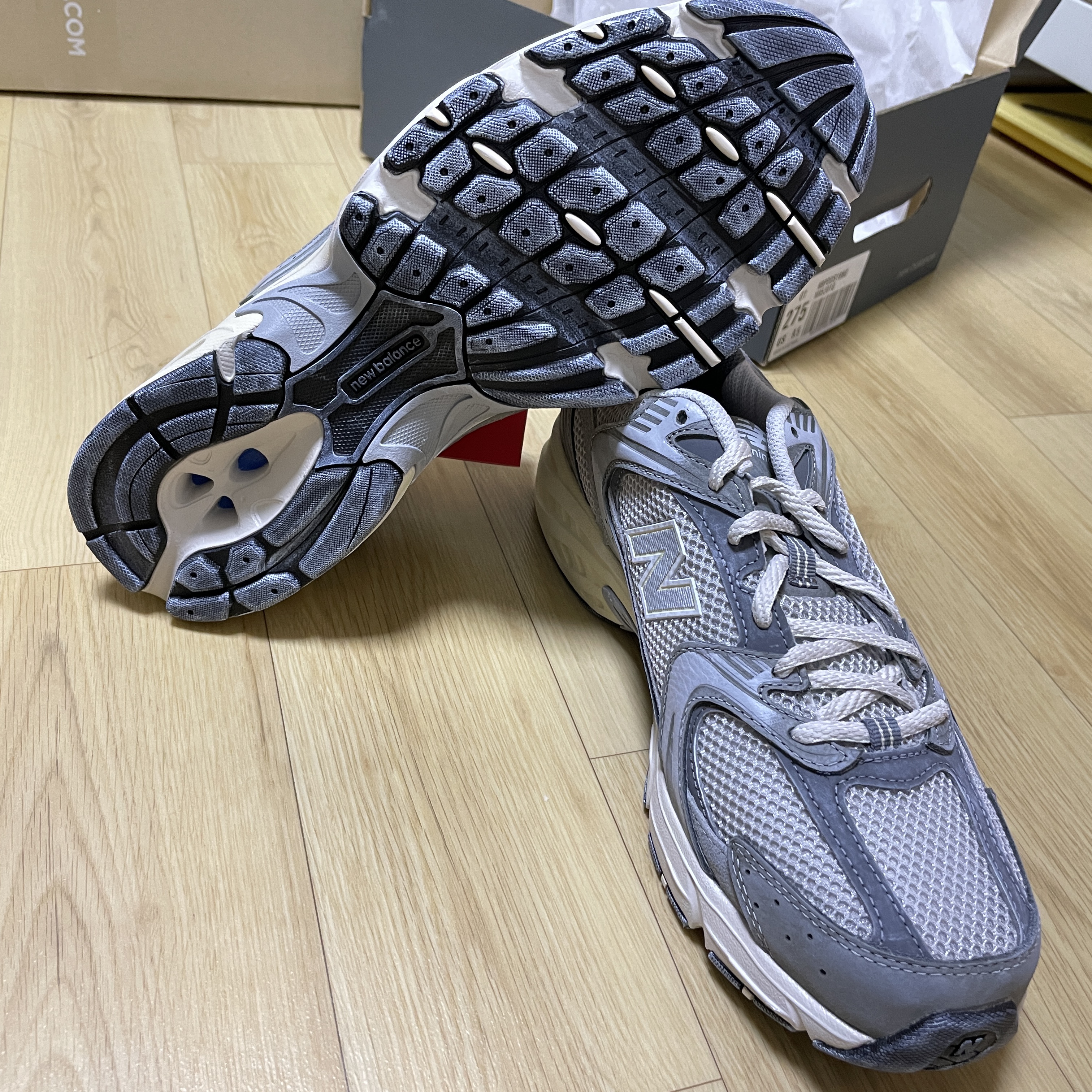 New Balance 530 Premium Vintage Grey Matter 착용 스타일 - 4