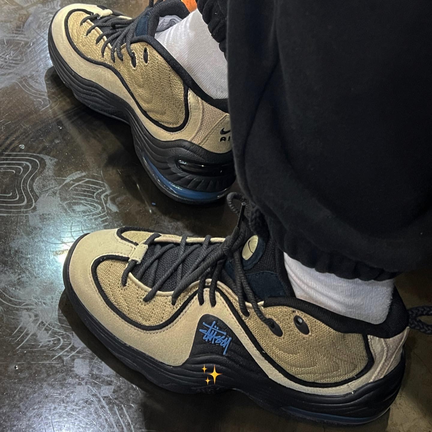 Nike x Stussy Air Penny II Rattan and Limestone 착용 스타일 - 1