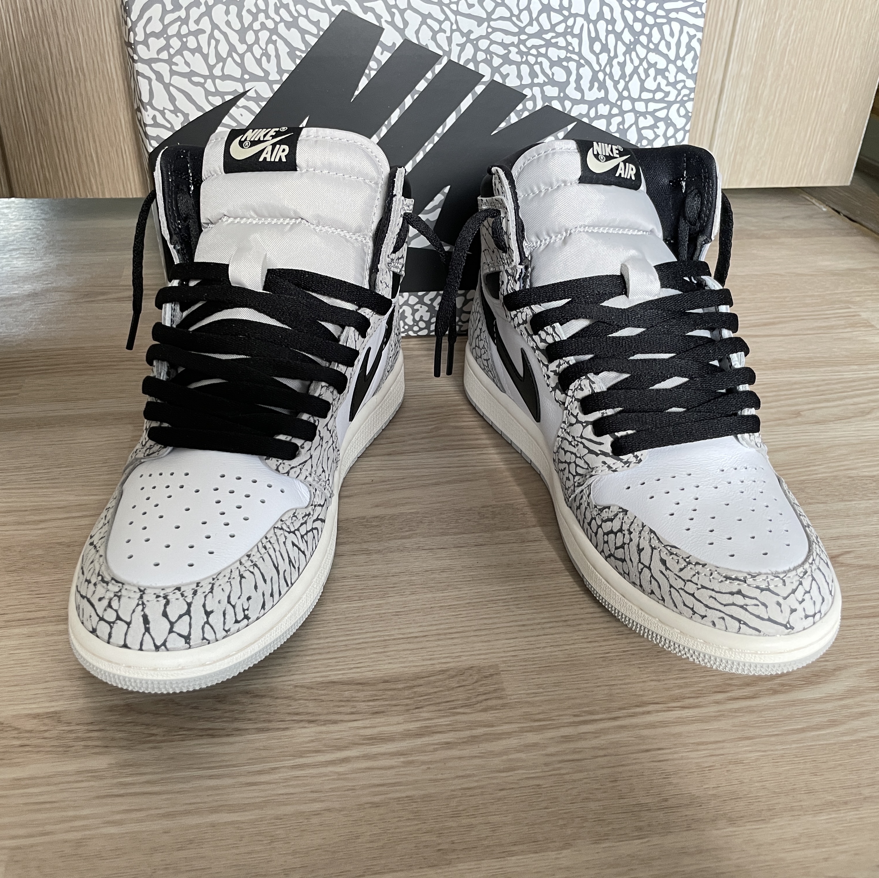 Jordan 1 Retro High OG White Cement 착용 스타일 - 2