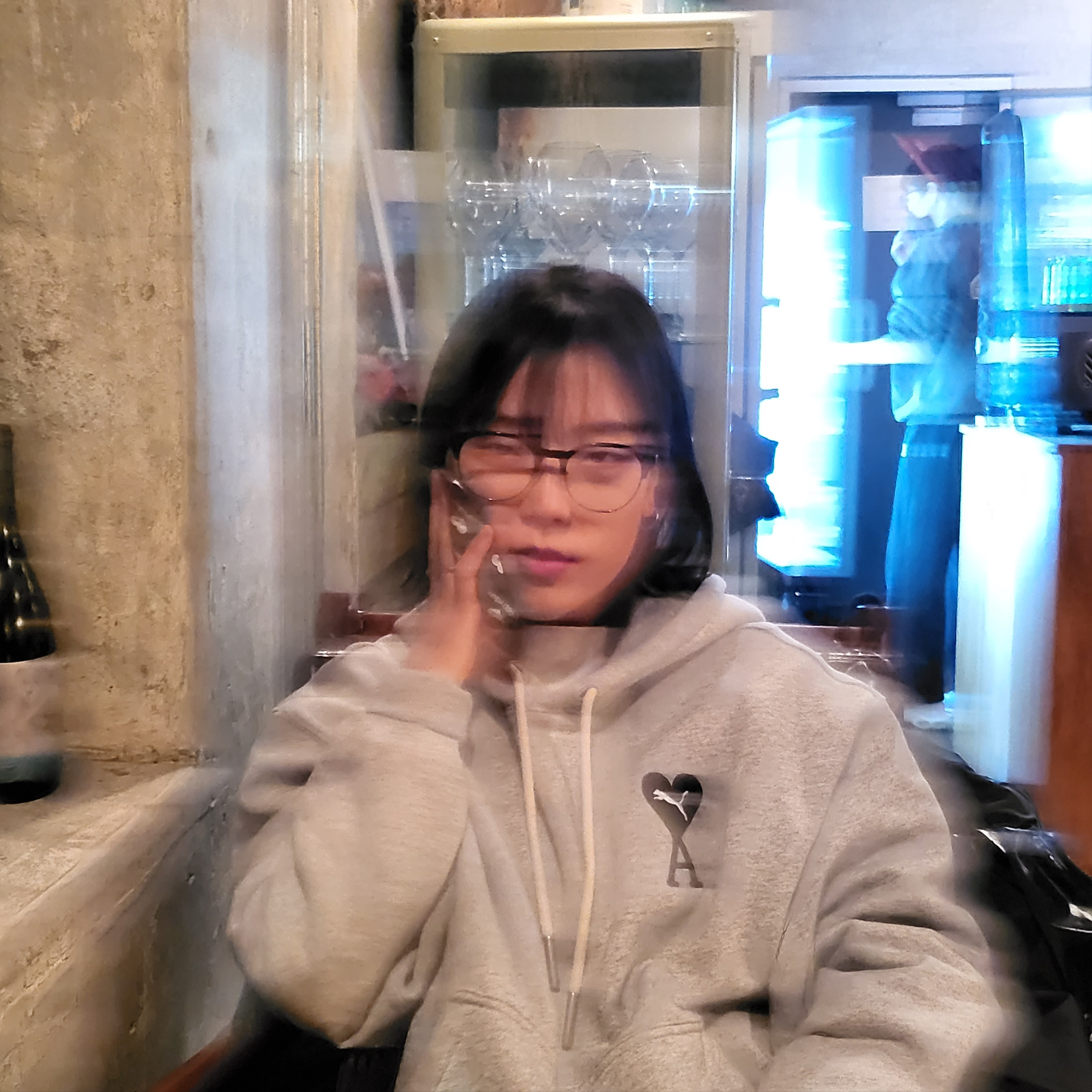 Puma x AMI Hoodie Light Gray Heather 착용 스타일