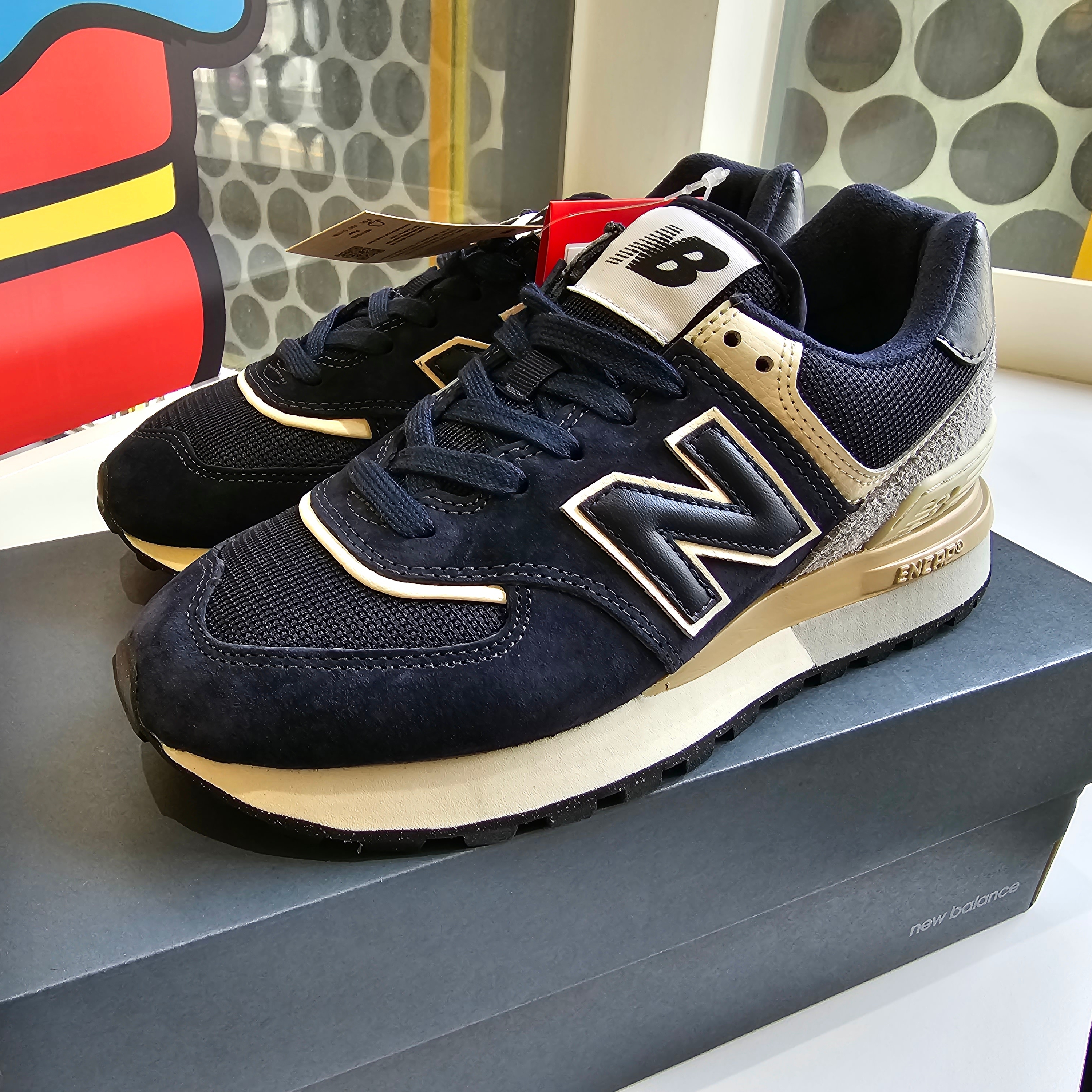 New Balance 574 Legacy Blue Navy 착용 스타일 - 1