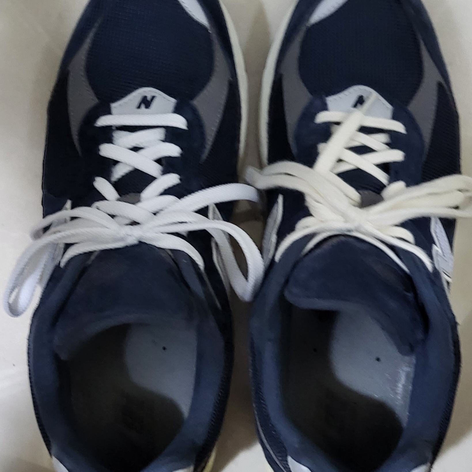 New Balance 2002R Eclipse Castlerock 착용 스타일