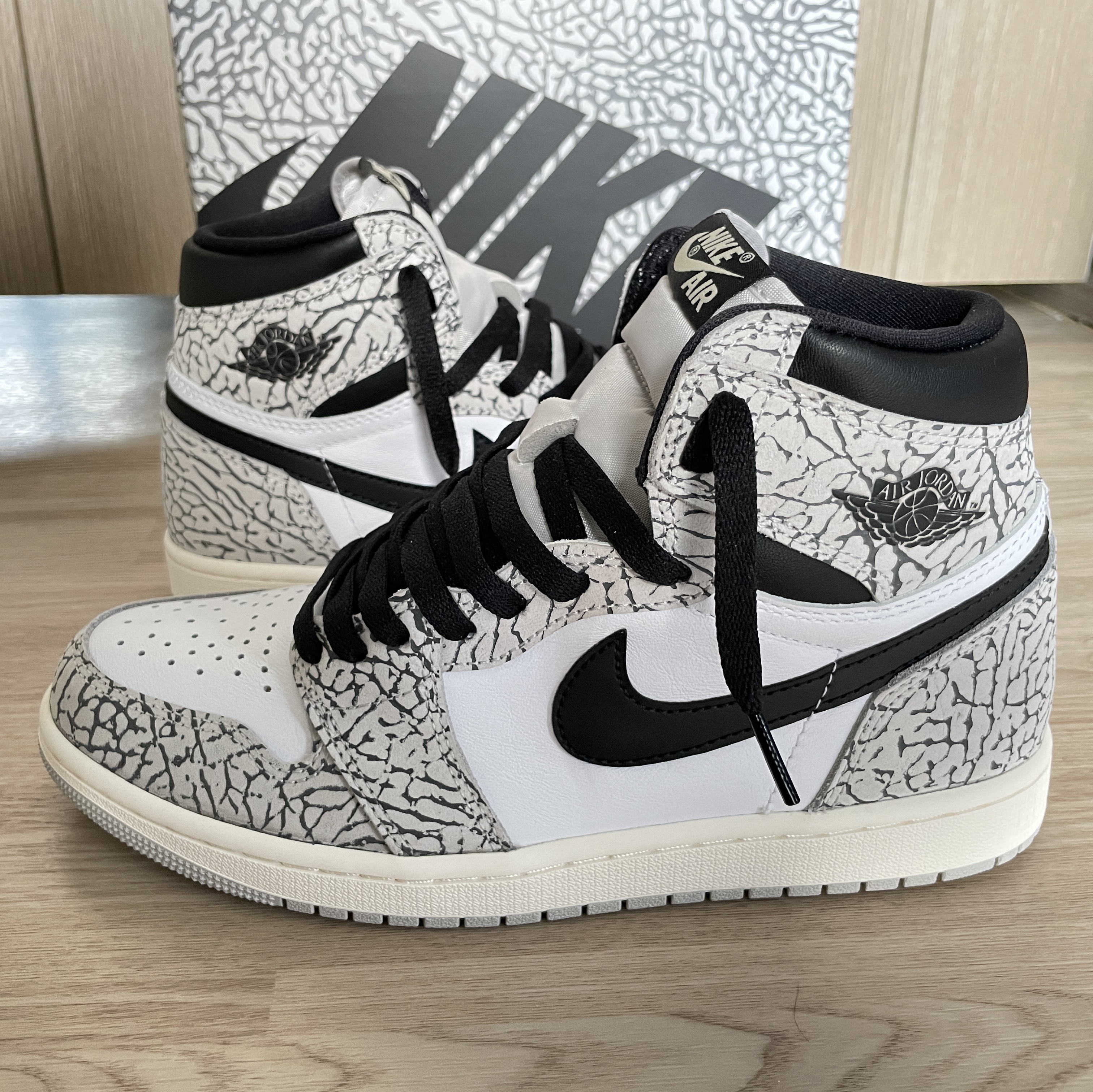 Jordan 1 Retro High OG White Cement 착용 스타일 - 1