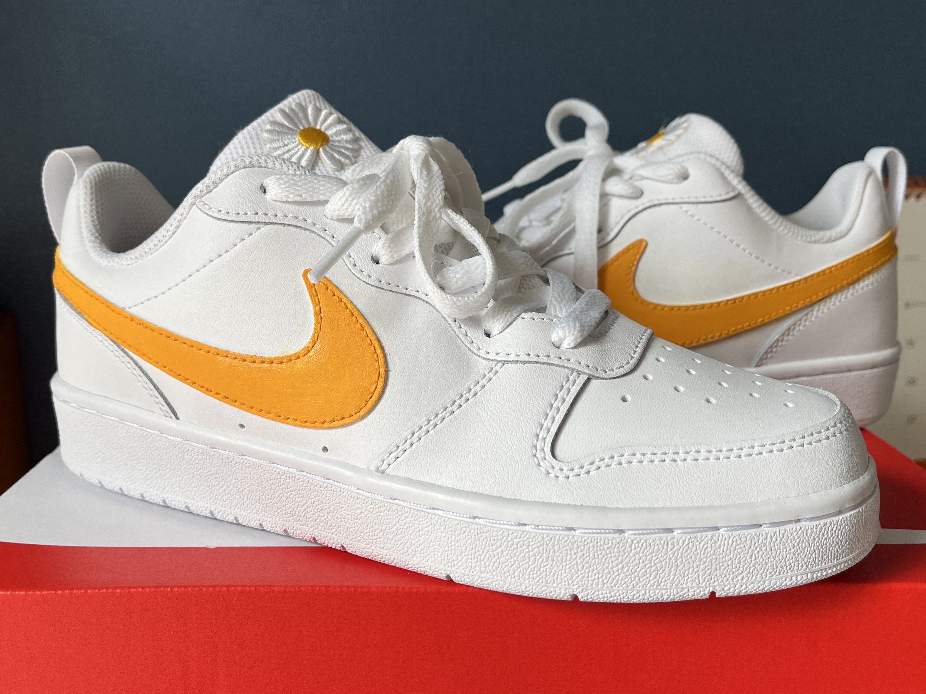 (GS) Nike Court Borough Low 2 Triple White 착용 스타일 - 1