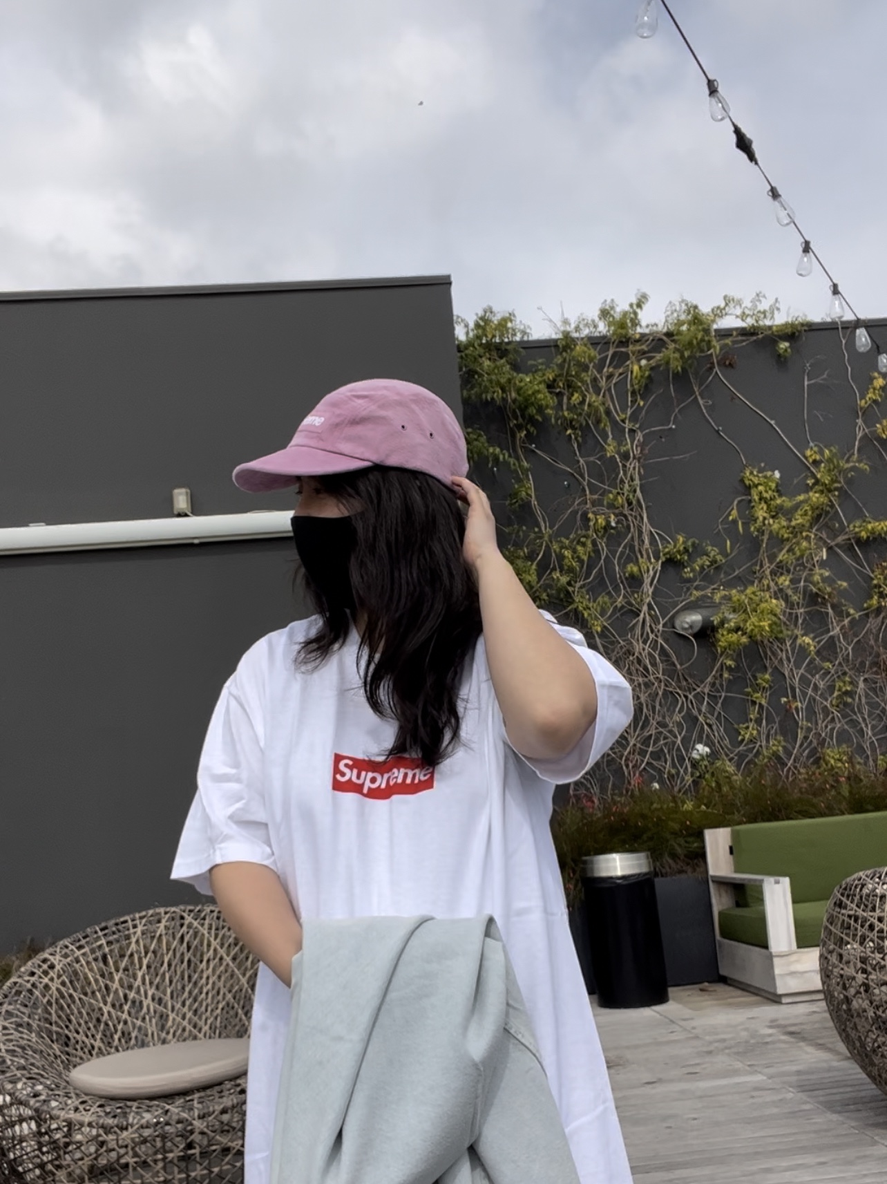 Supreme Small Box Shirt Denim - 23SS, Supreme Suede Camp Cap Pink - 23SS 착용 스타일 - 4