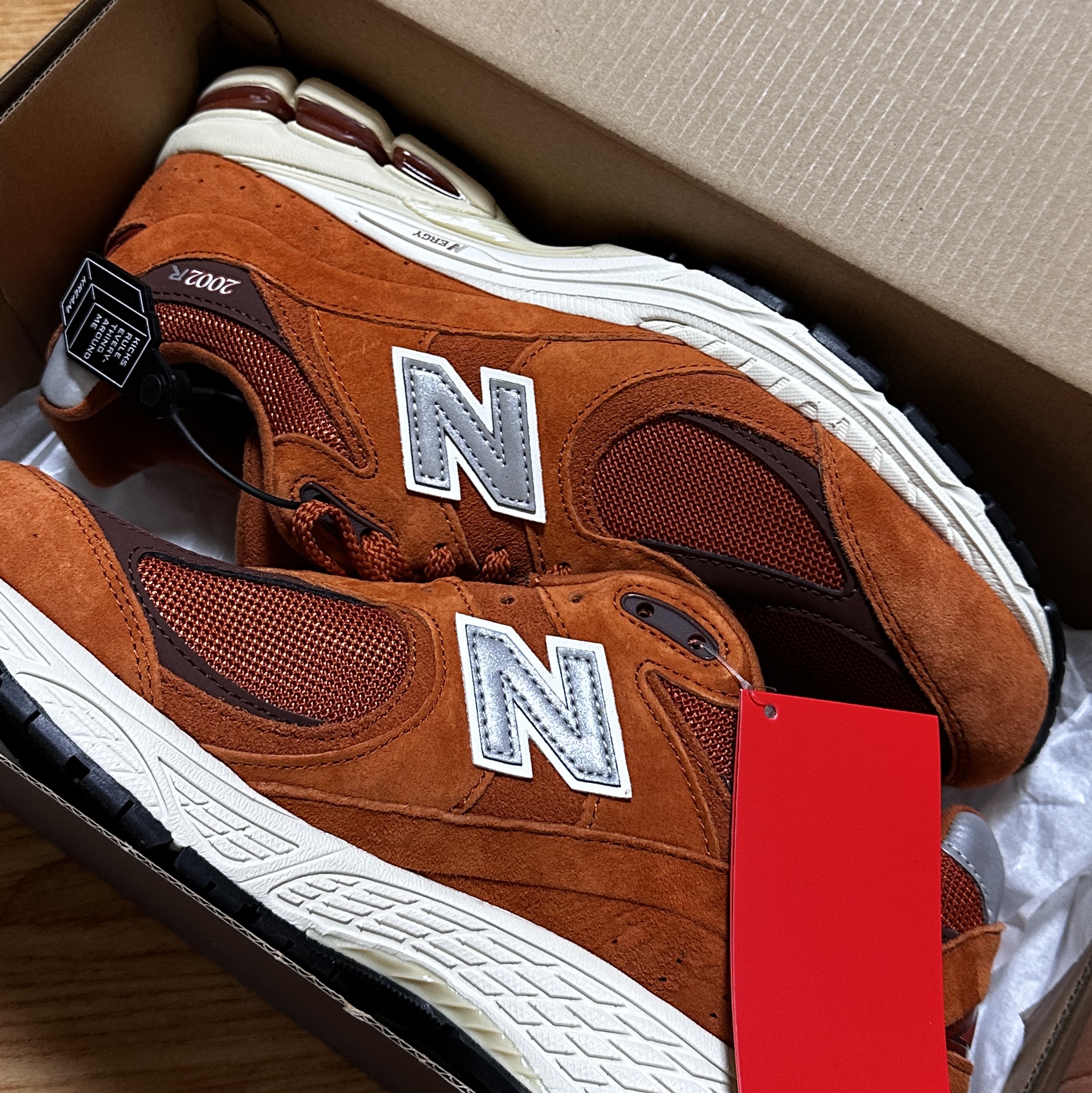 New Balance 2002R Rust Oxide 착용 스타일