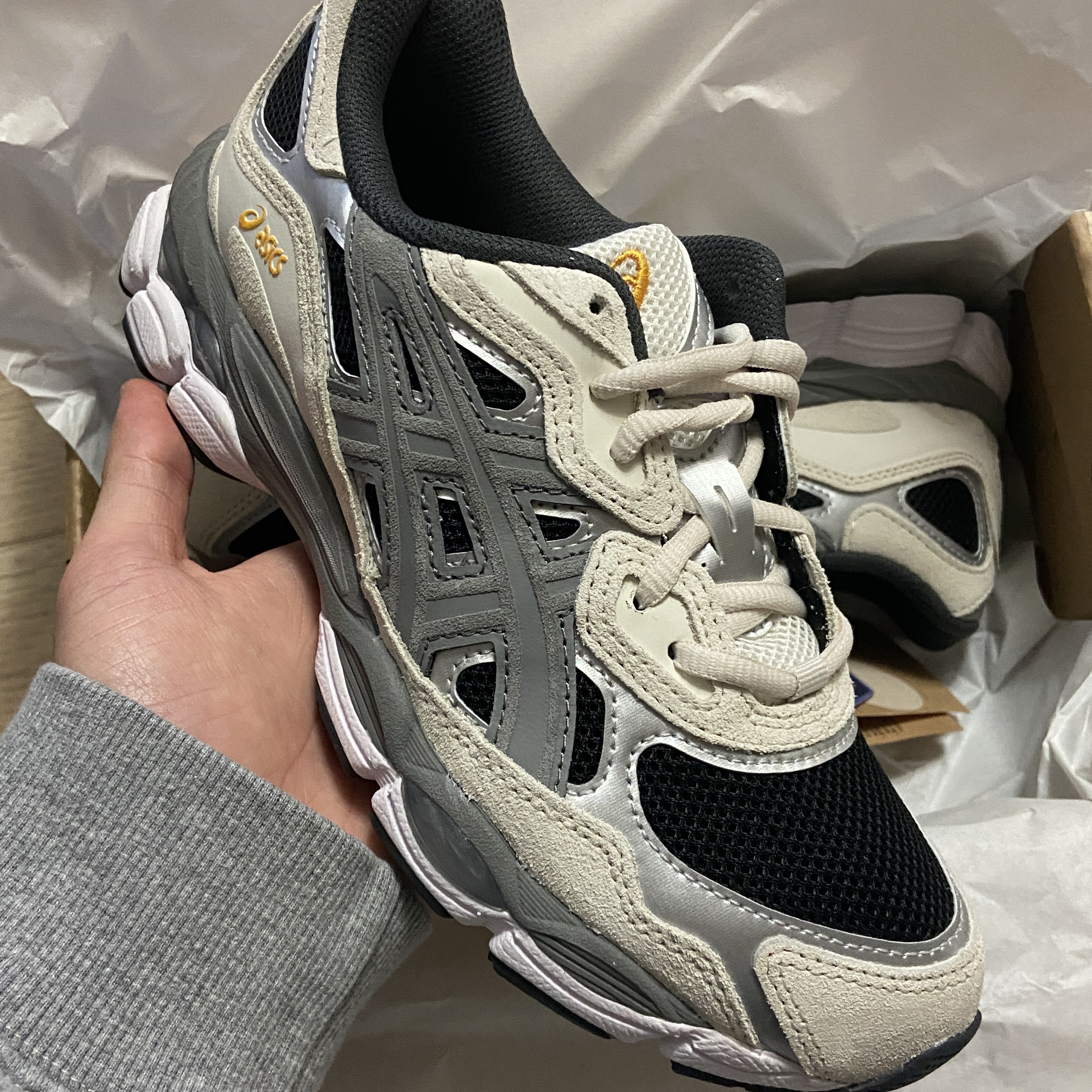 Asics Gel-NYC Black Clay Grey 착용 스타일