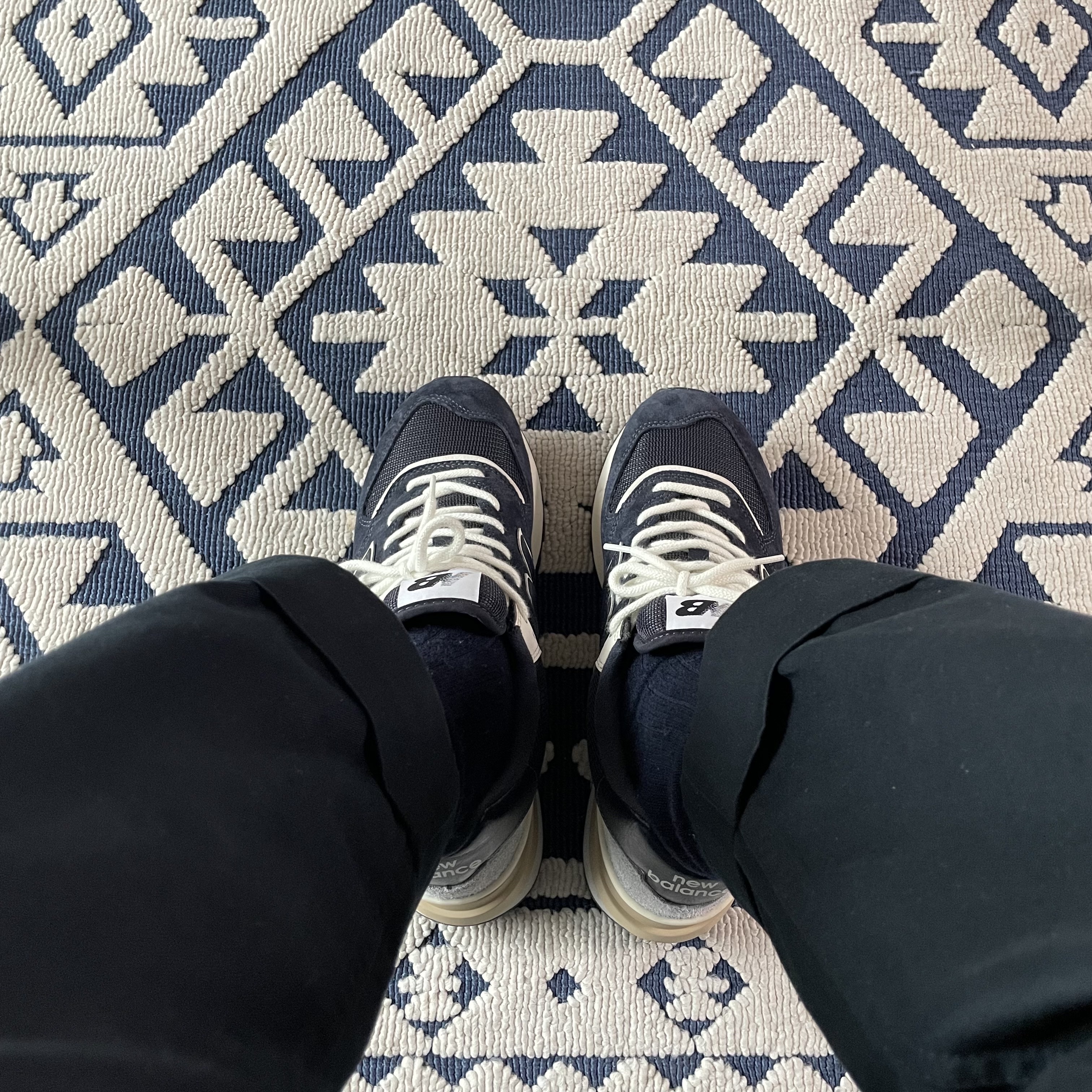New Balance 574 Legacy Blue Navy 착용 스타일 - 2