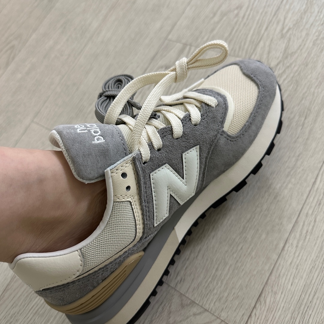 New Balance 574 Legacy Team Away Grey 착용 스타일 - 1
