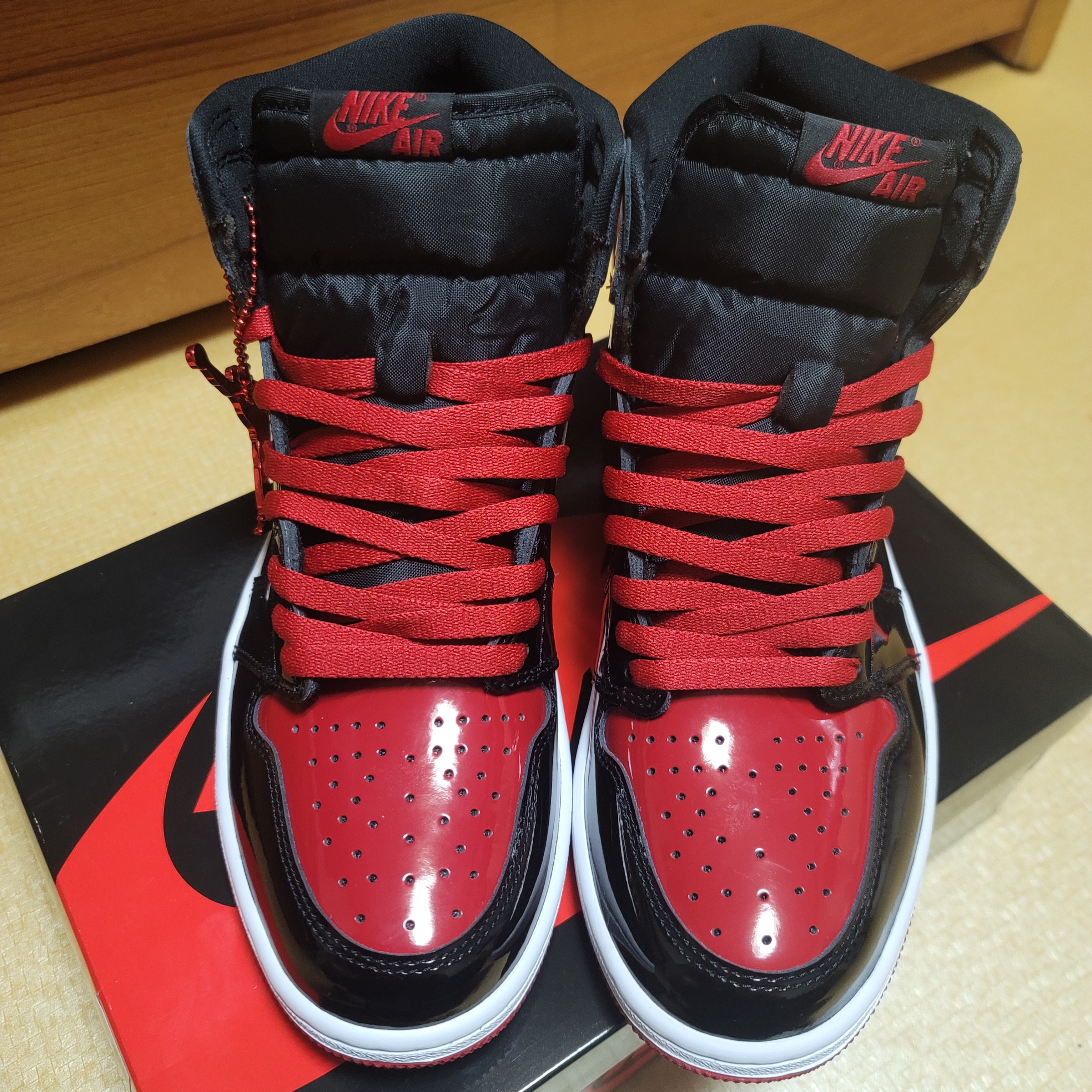 Jordan 1 Retro High OG Patent Bred 착용 스타일 - 2