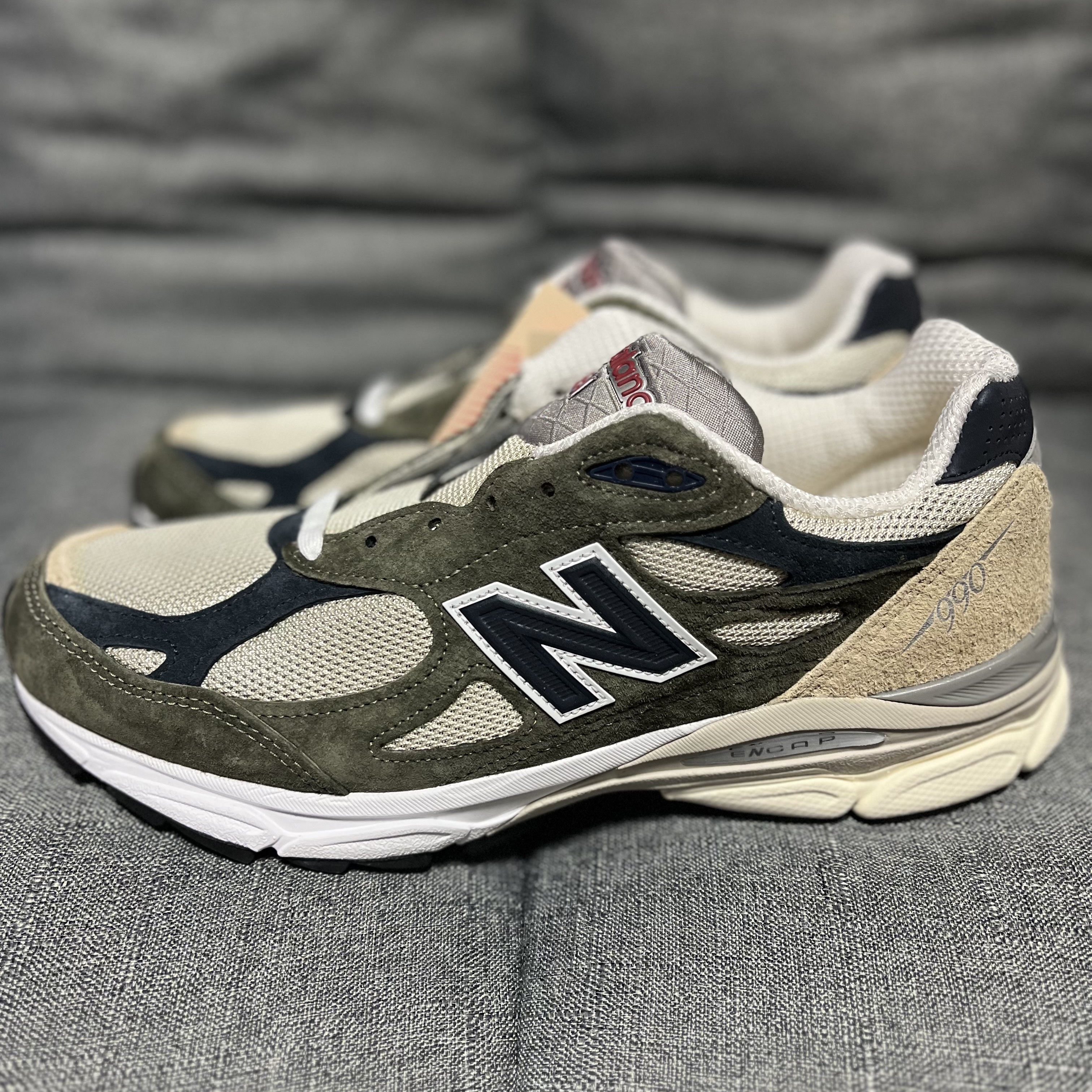New Balance 990v3 Made in USA Olive 착용 스타일 - 2