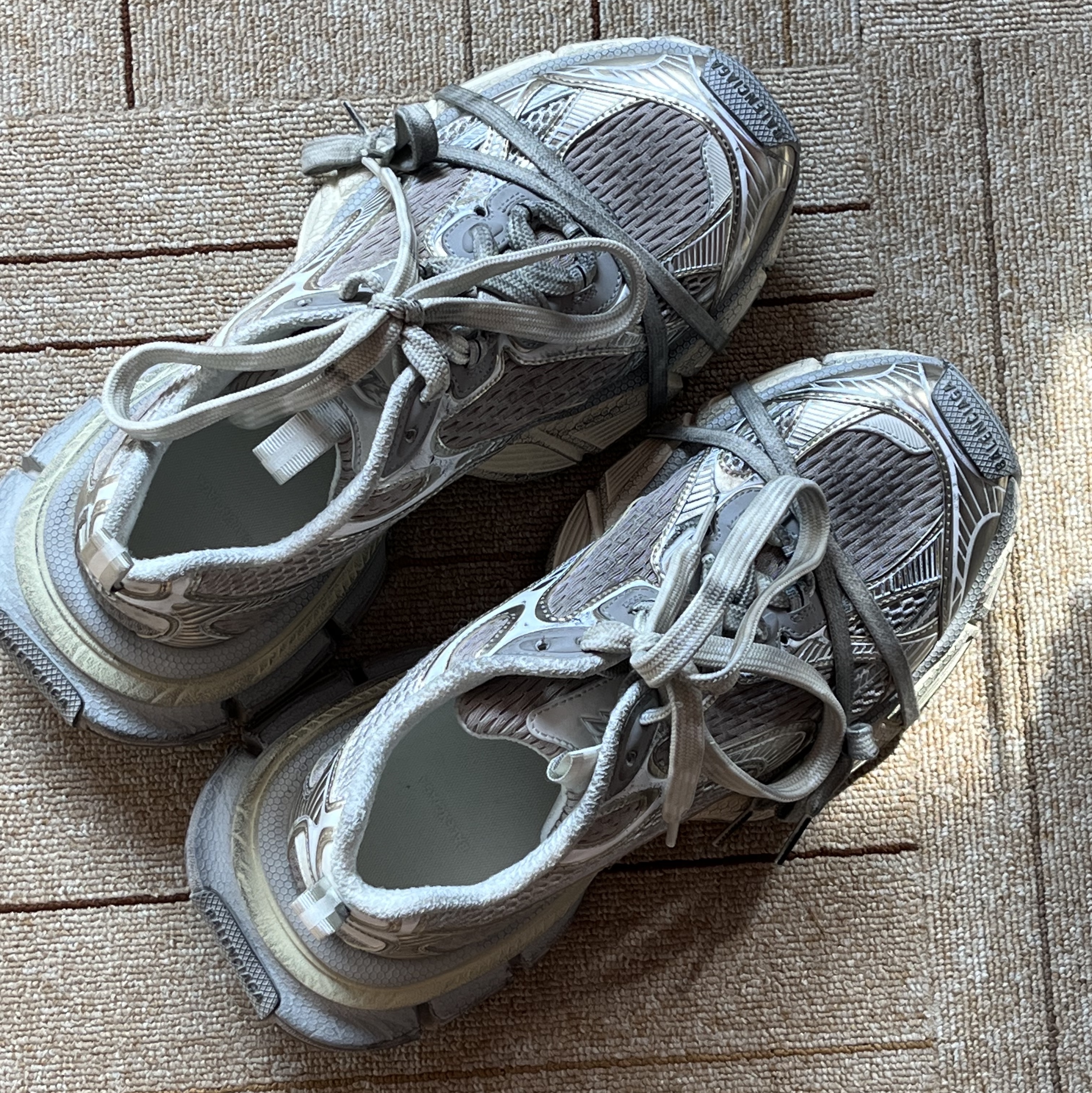 Balenciaga 3XL Sneakers Light Beige 착용 스타일 - 1