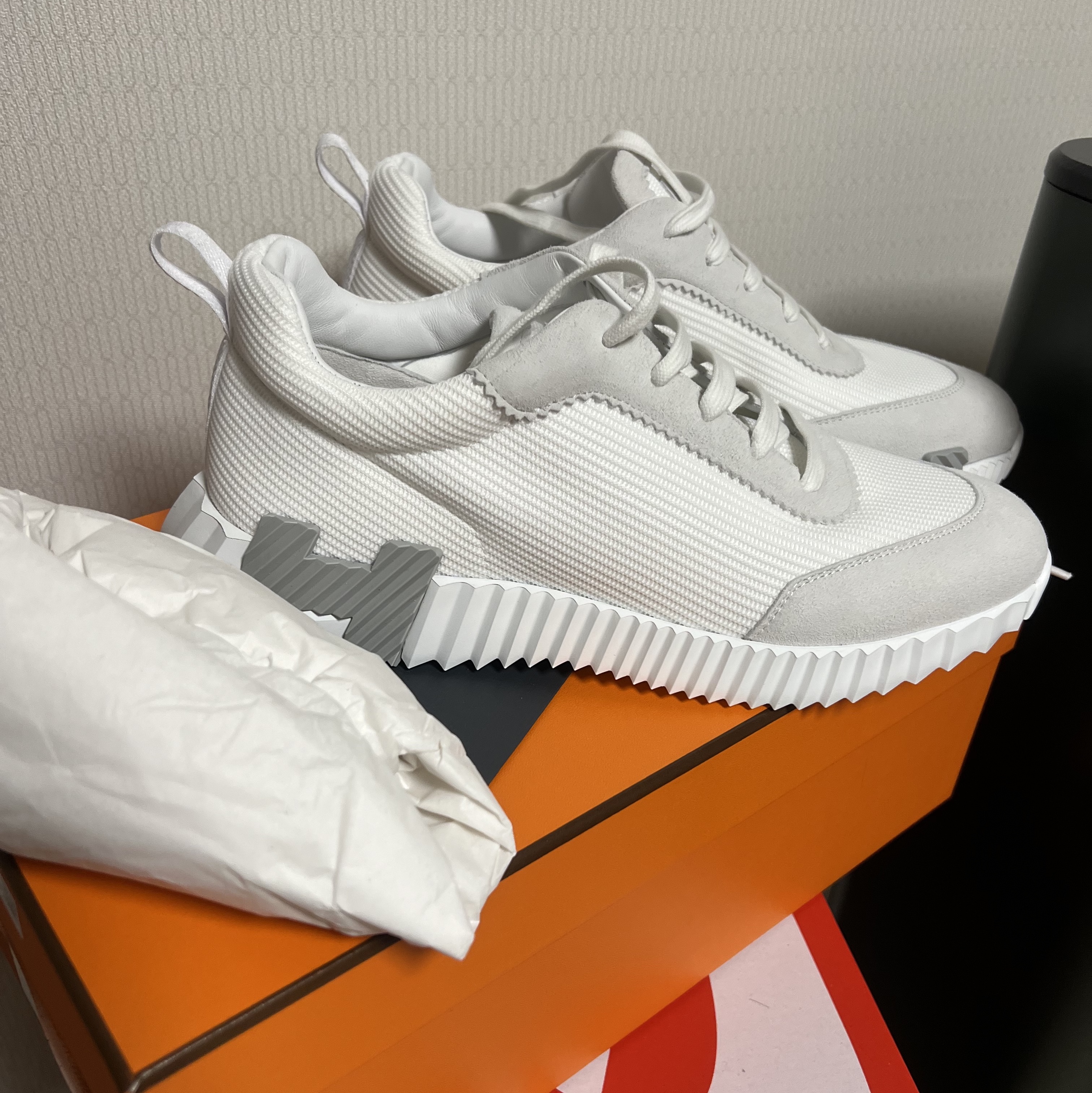 Hermes Bouncing Sneakers Mesh Suede Goatskin & Blanc Blanc 착용 스타일