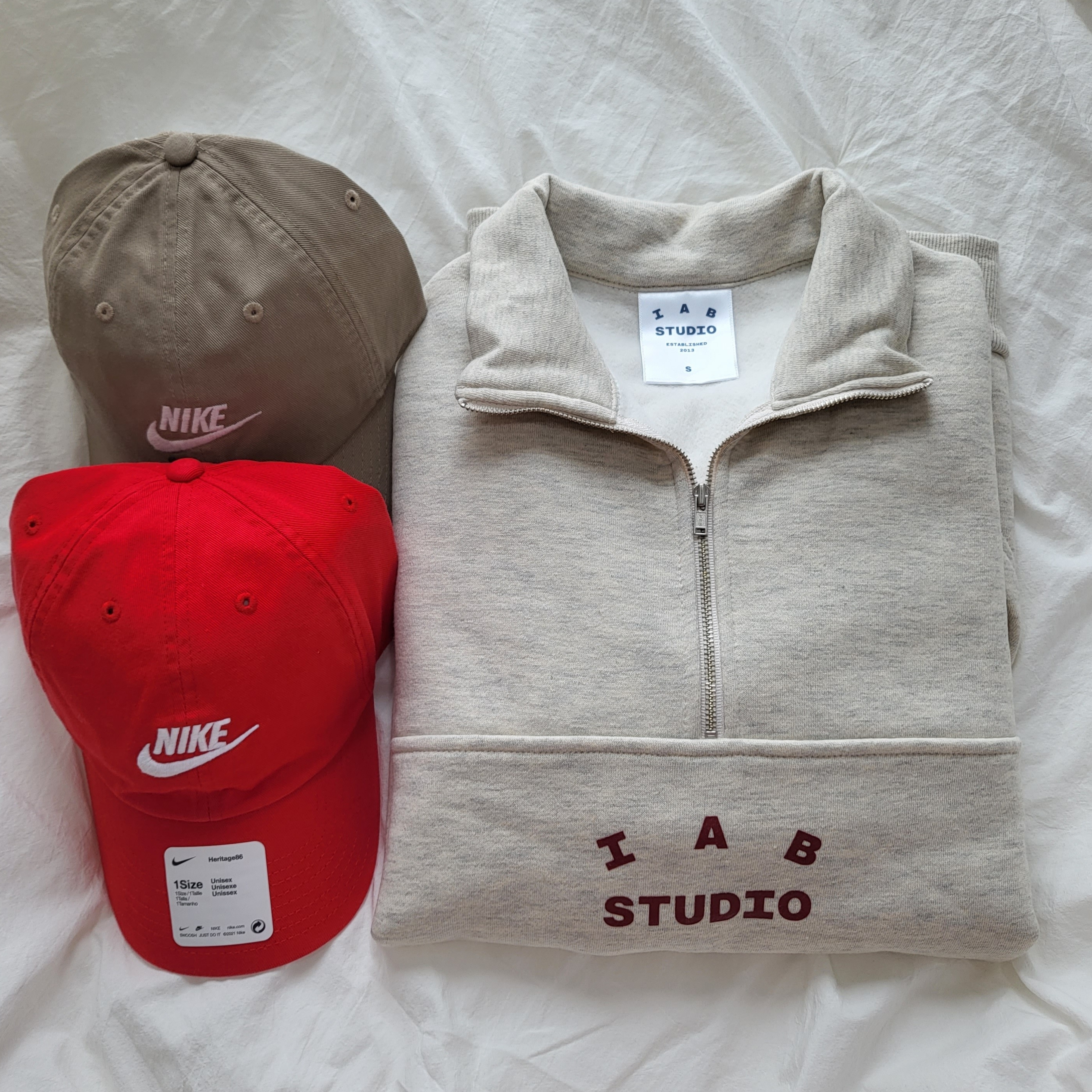 IAB Studio Half Zip-Up Oatmeal Burgundy 착용 스타일