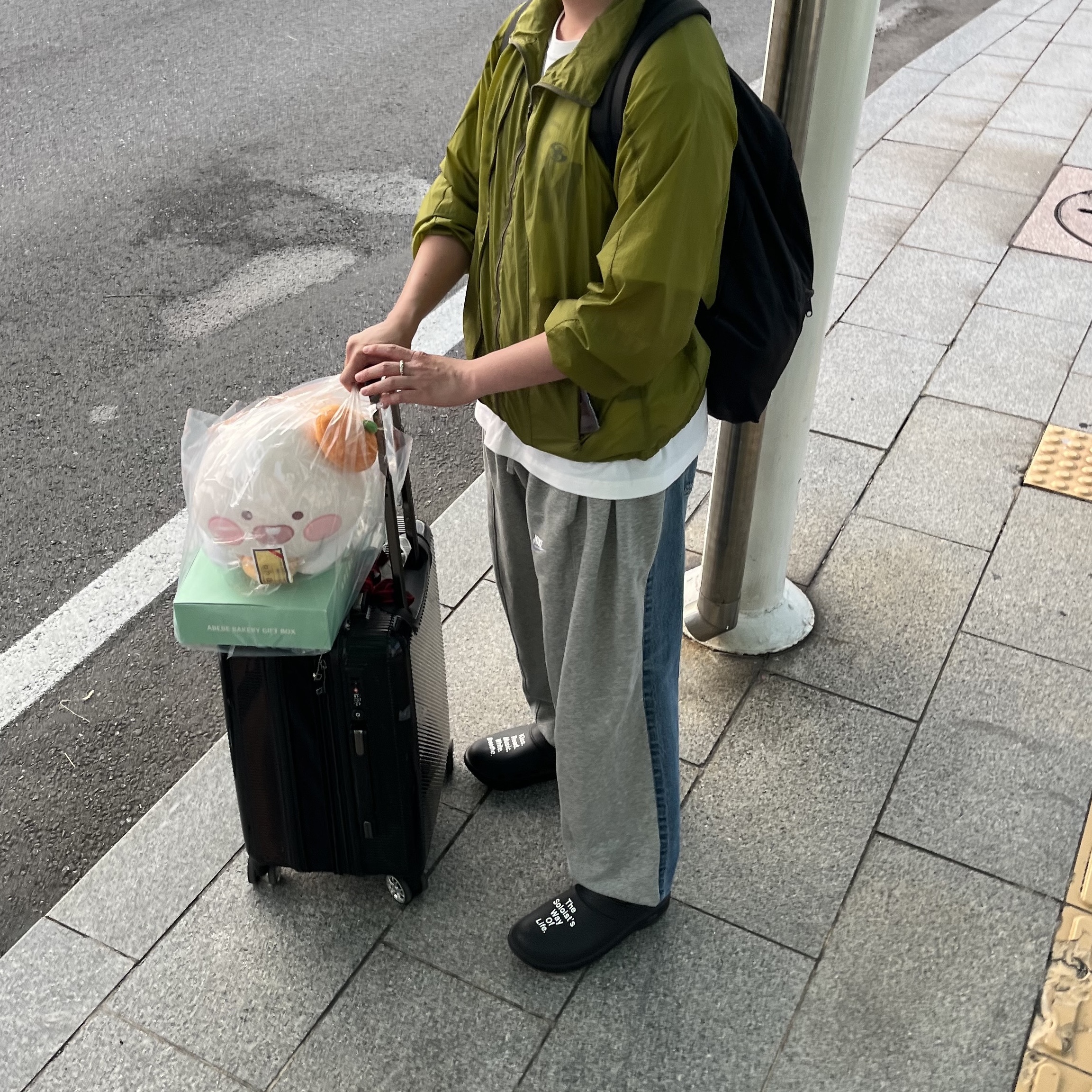 Oofos x Takahiromiyashita The Soloist The Soloist's Way Of Life Clog Black White, Sansan Gear Light Jacket Green - 22SS 착용 스타일