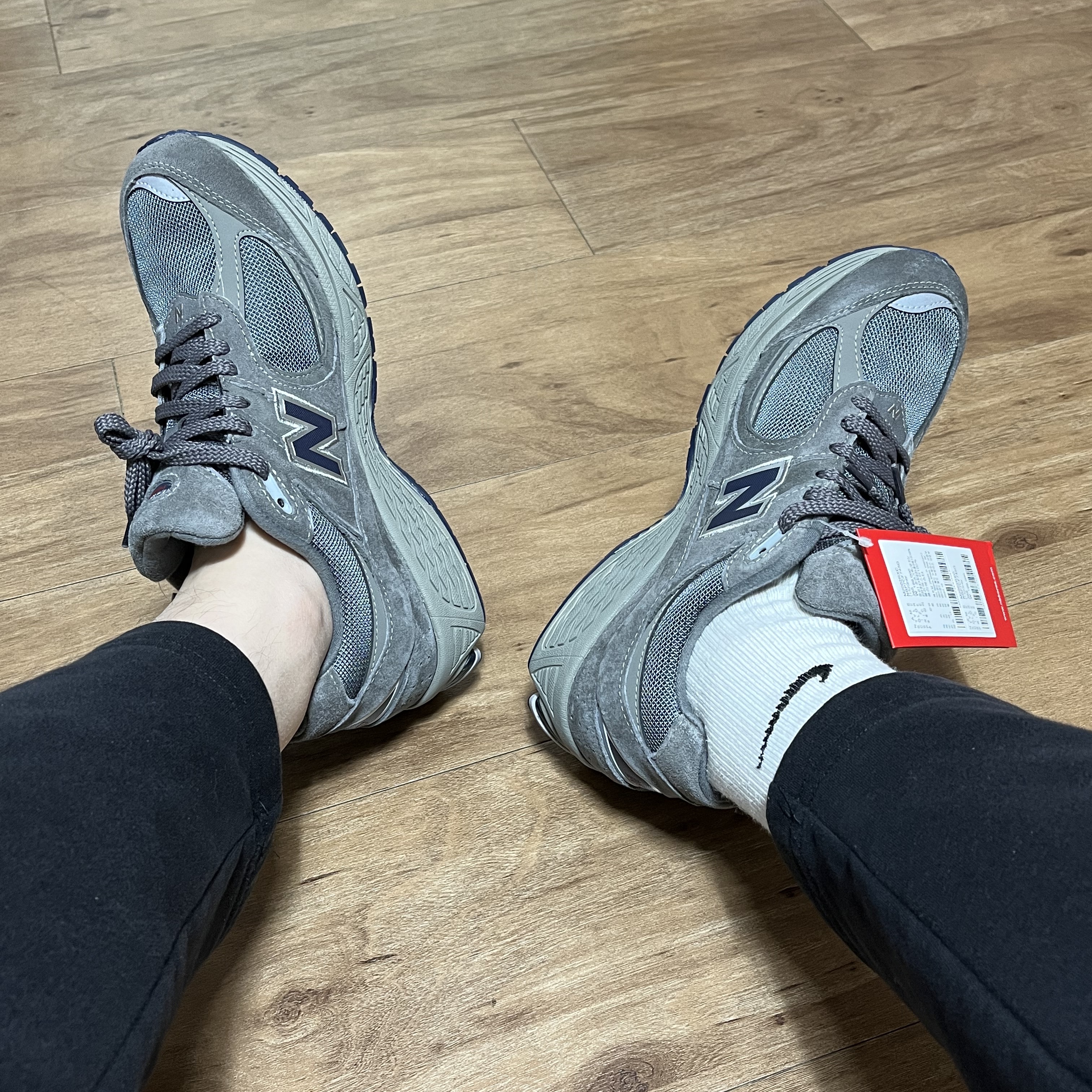 New Balance 2002R Gore-Tex Castlerock Natural Indigo 착용 스타일